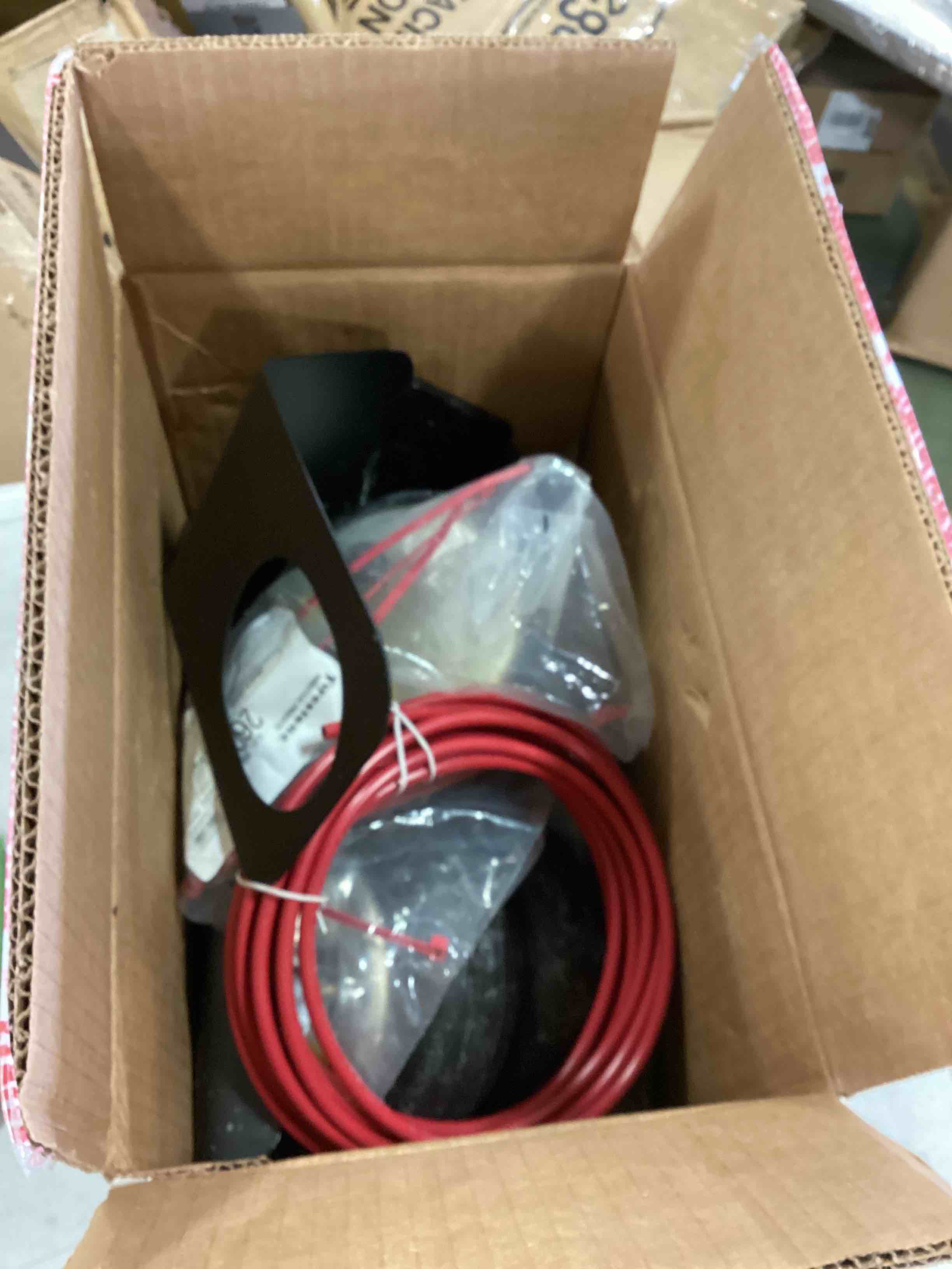 https://s3.amazonaws.com/lotting-images-prod/bidfta/BLU5964728_1708803313291.jpeg