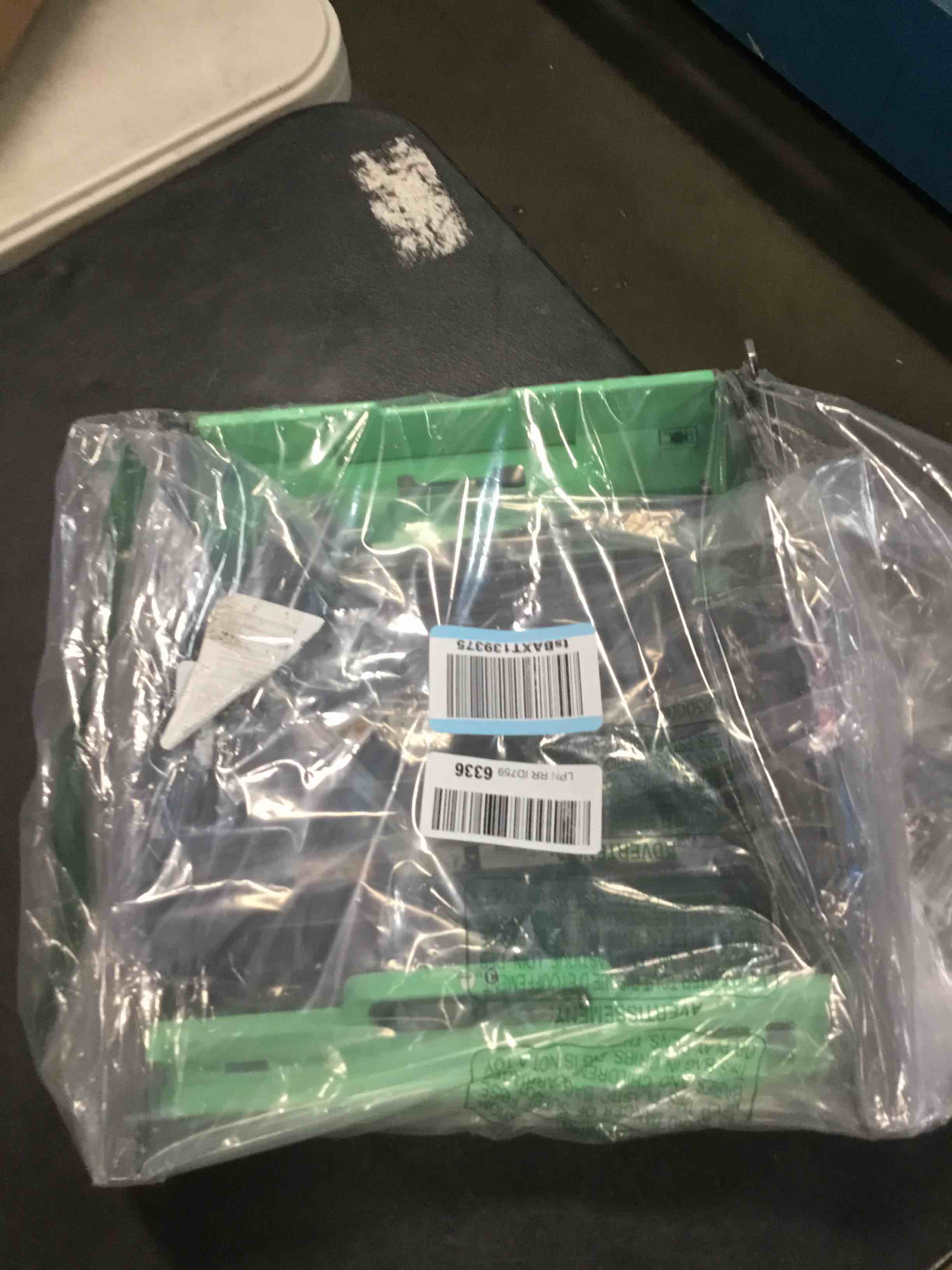 https://s3.amazonaws.com/lotting-images-prod/bidfta/BLU5964879_1710415599529.jpeg