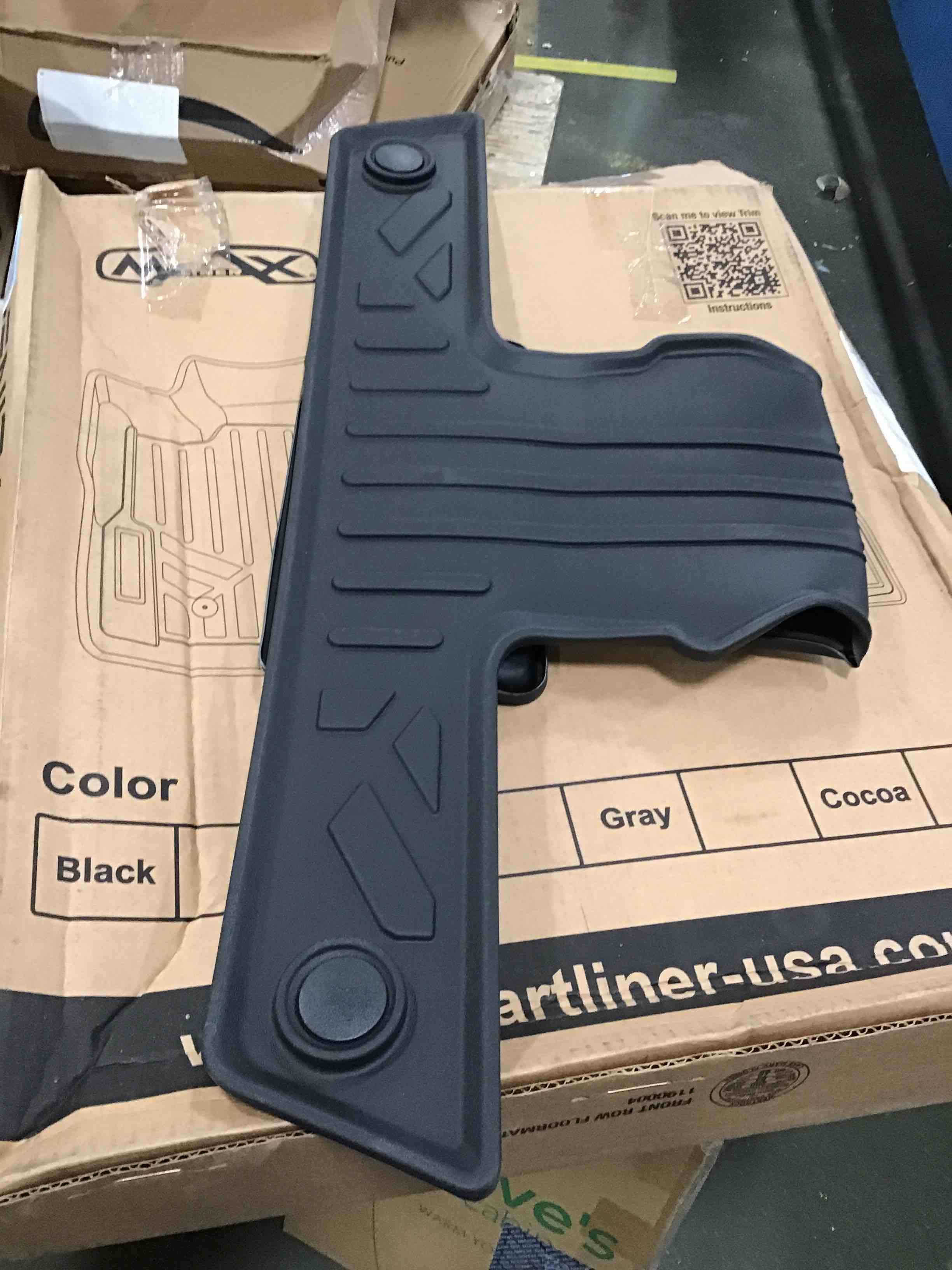 https://s3.amazonaws.com/lotting-images-prod/bidfta/BLU5965420_1710776903033.jpeg