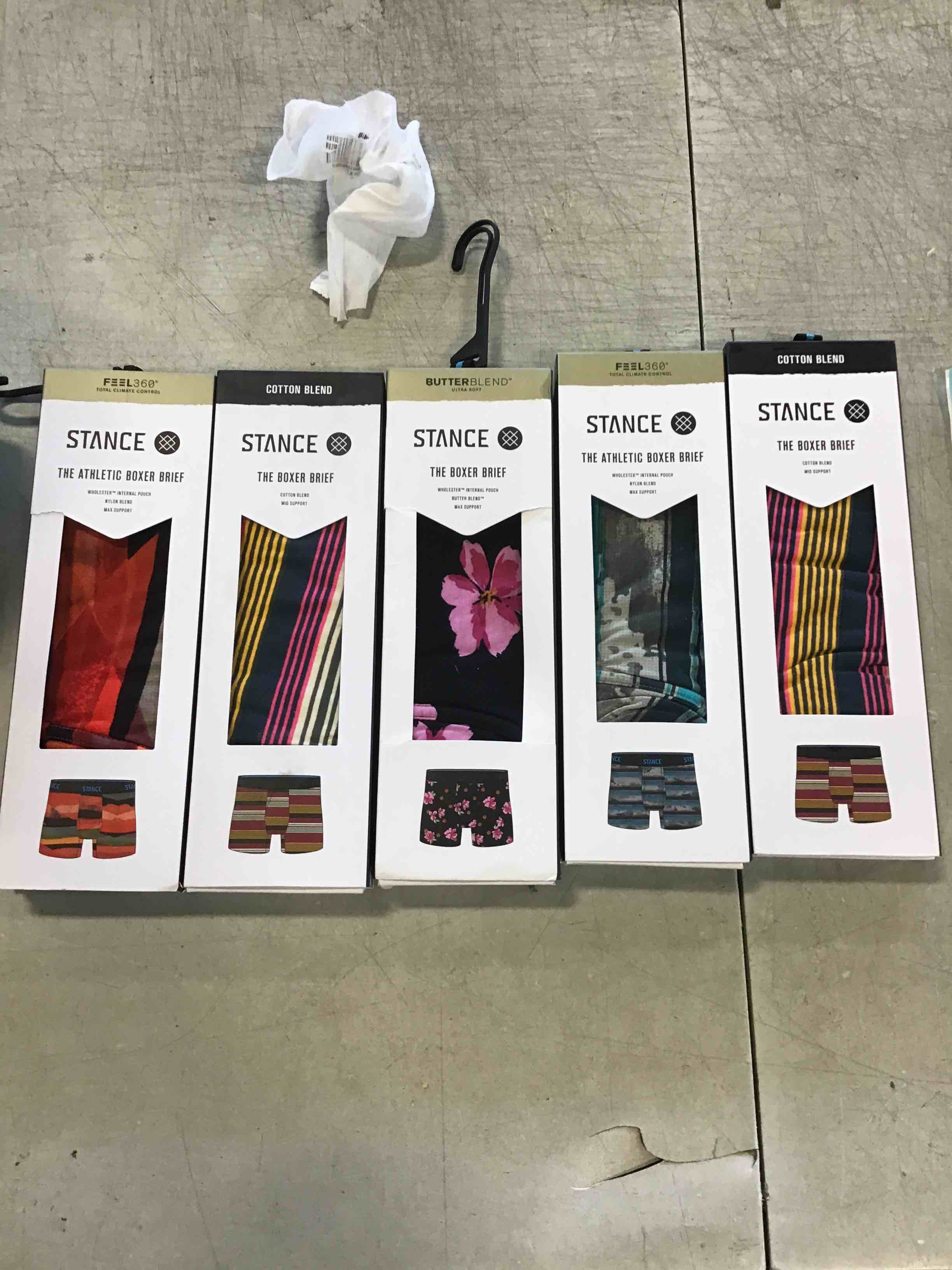 https://s3.amazonaws.com/lotting-images-prod/bidfta/BLU5966405_1708203542977.jpeg