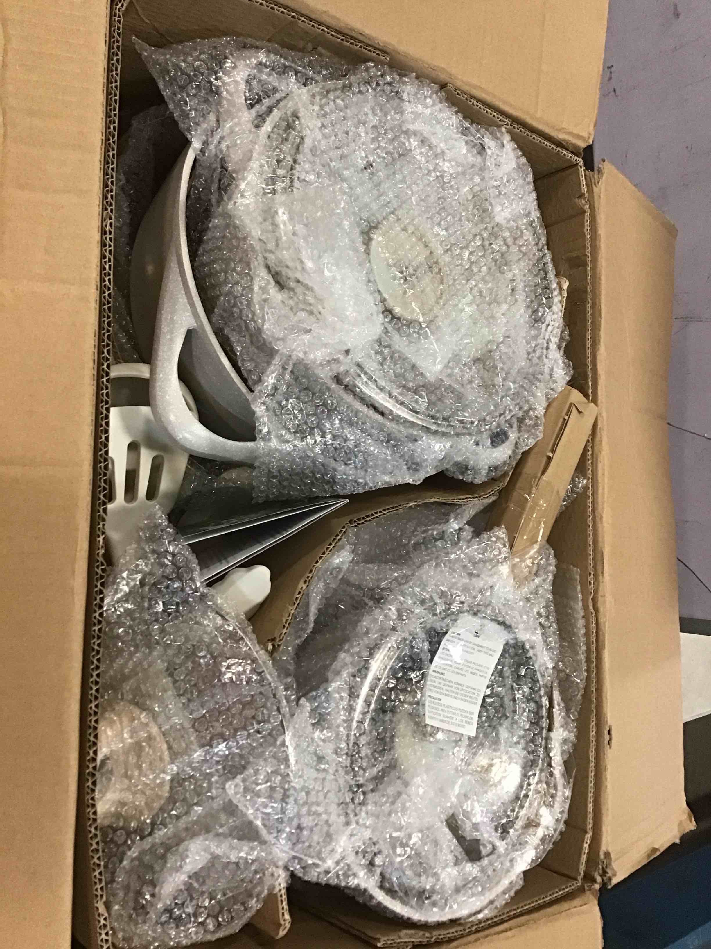 https://s3.amazonaws.com/lotting-images-prod/bidfta/BLU5968349_1708263110933.jpeg