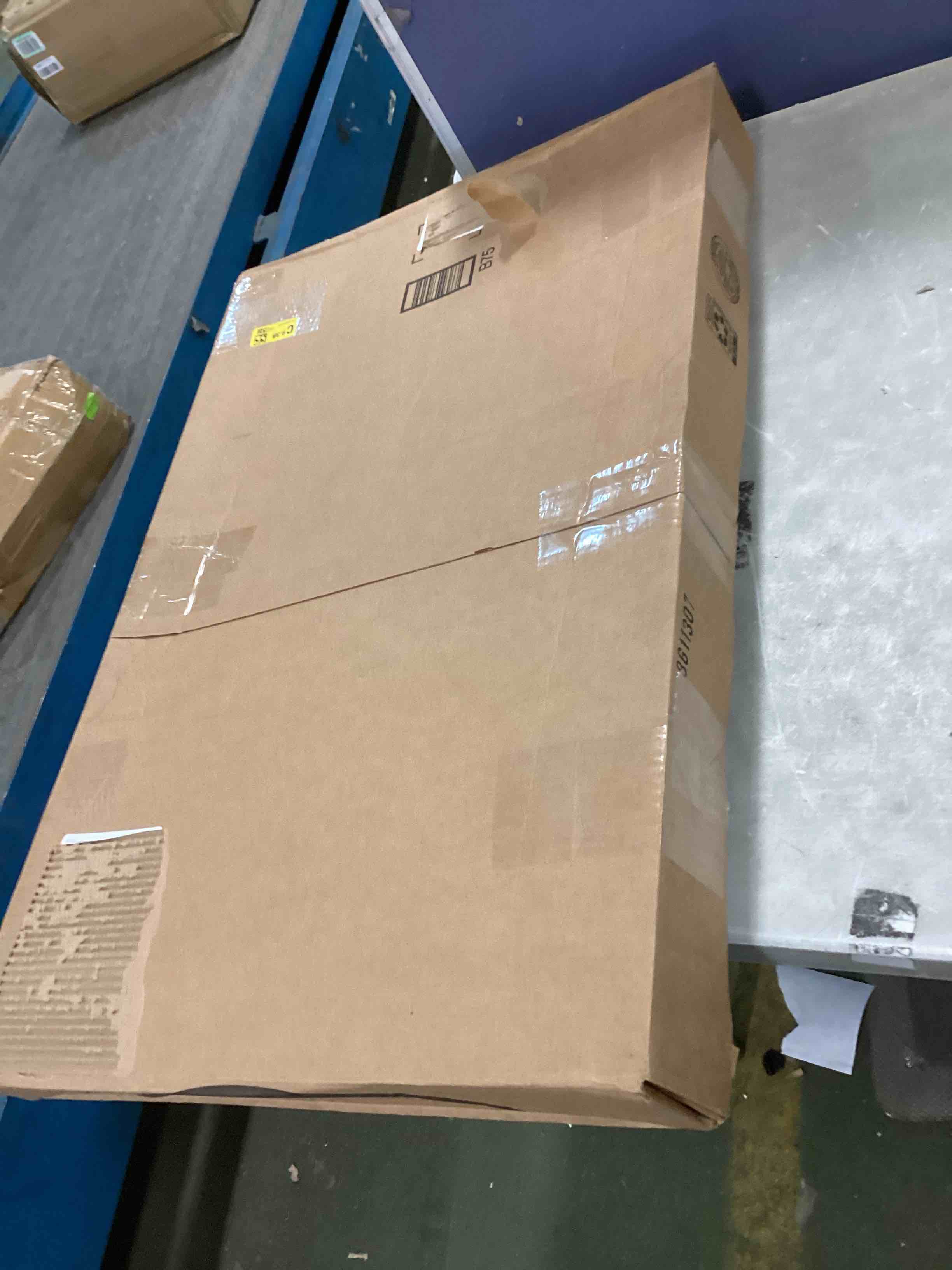 https://s3.amazonaws.com/lotting-images-prod/bidfta/BLU5970491_1708189212937.jpeg
