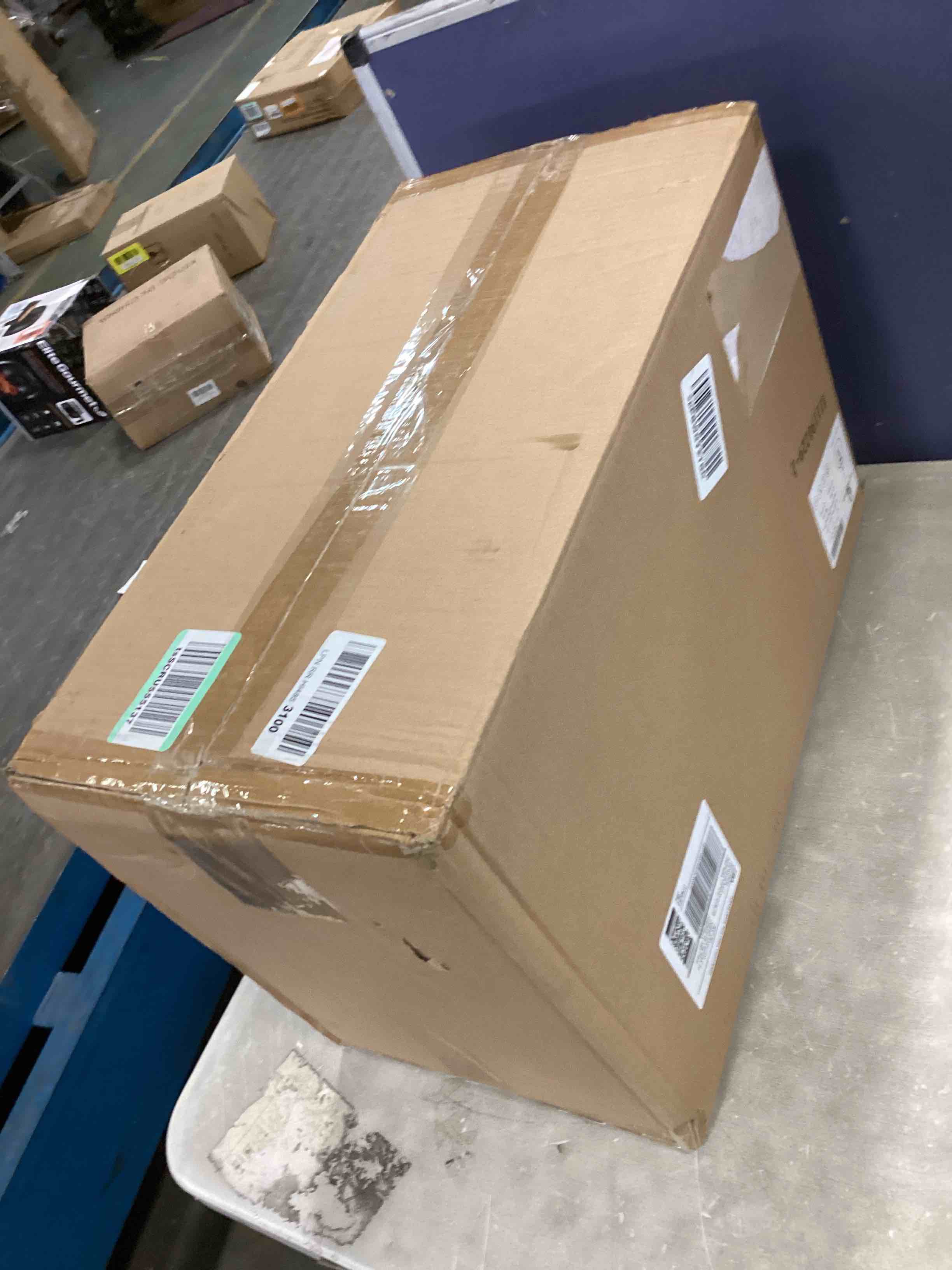 https://s3.amazonaws.com/lotting-images-prod/bidfta/BLU5970574_1708201733954.jpeg