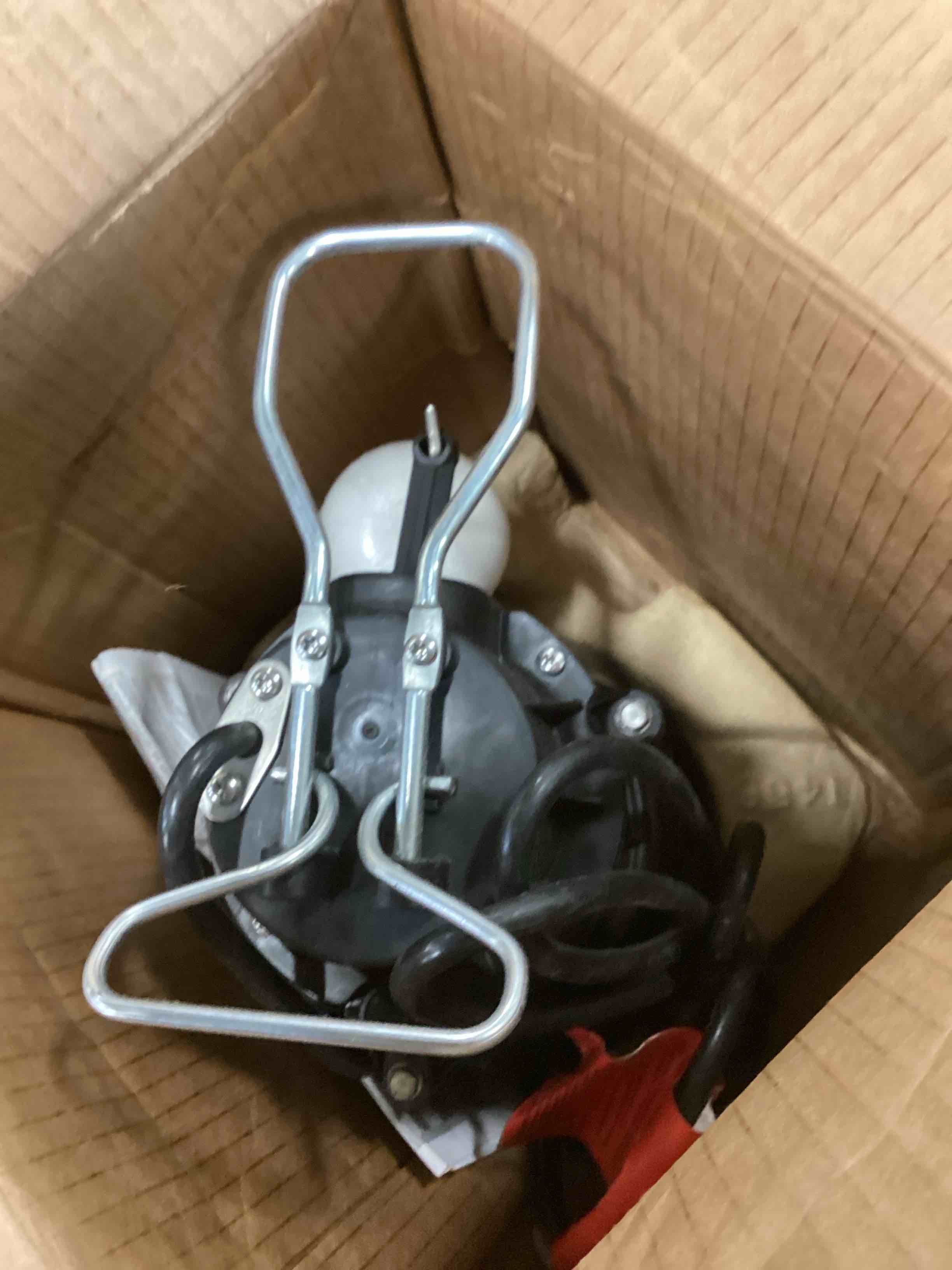 https://s3.amazonaws.com/lotting-images-prod/bidfta/BLU5970893_1708439940045.jpeg
