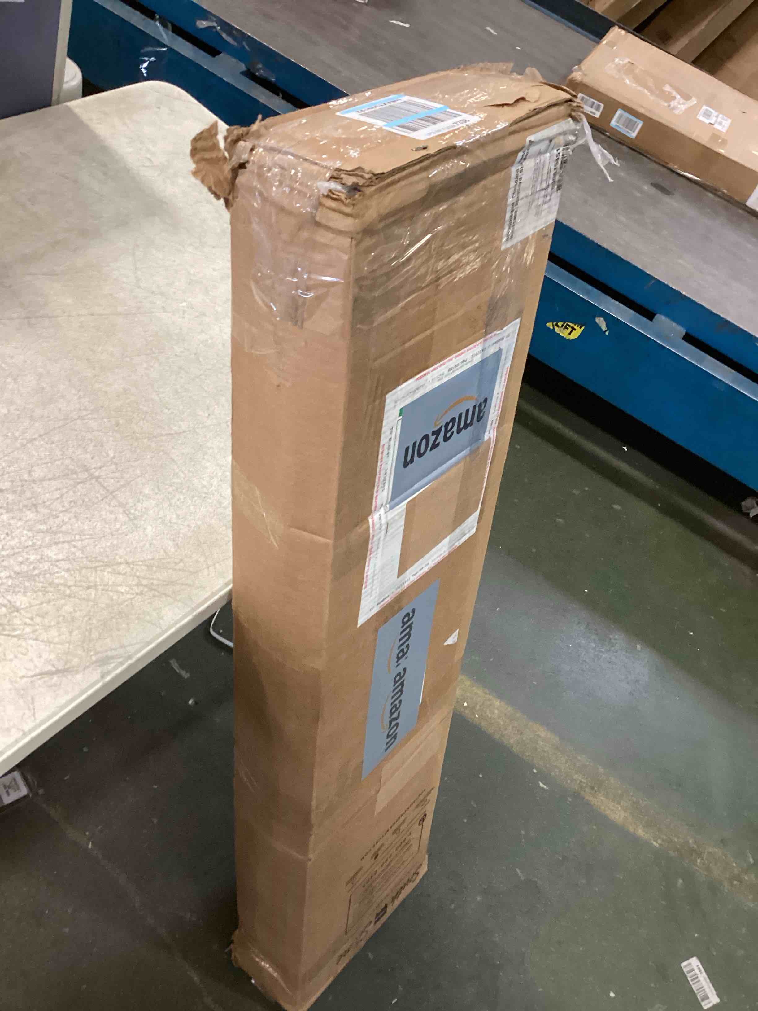 https://s3.amazonaws.com/lotting-images-prod/bidfta/BLU5971206_1708541759562.jpeg