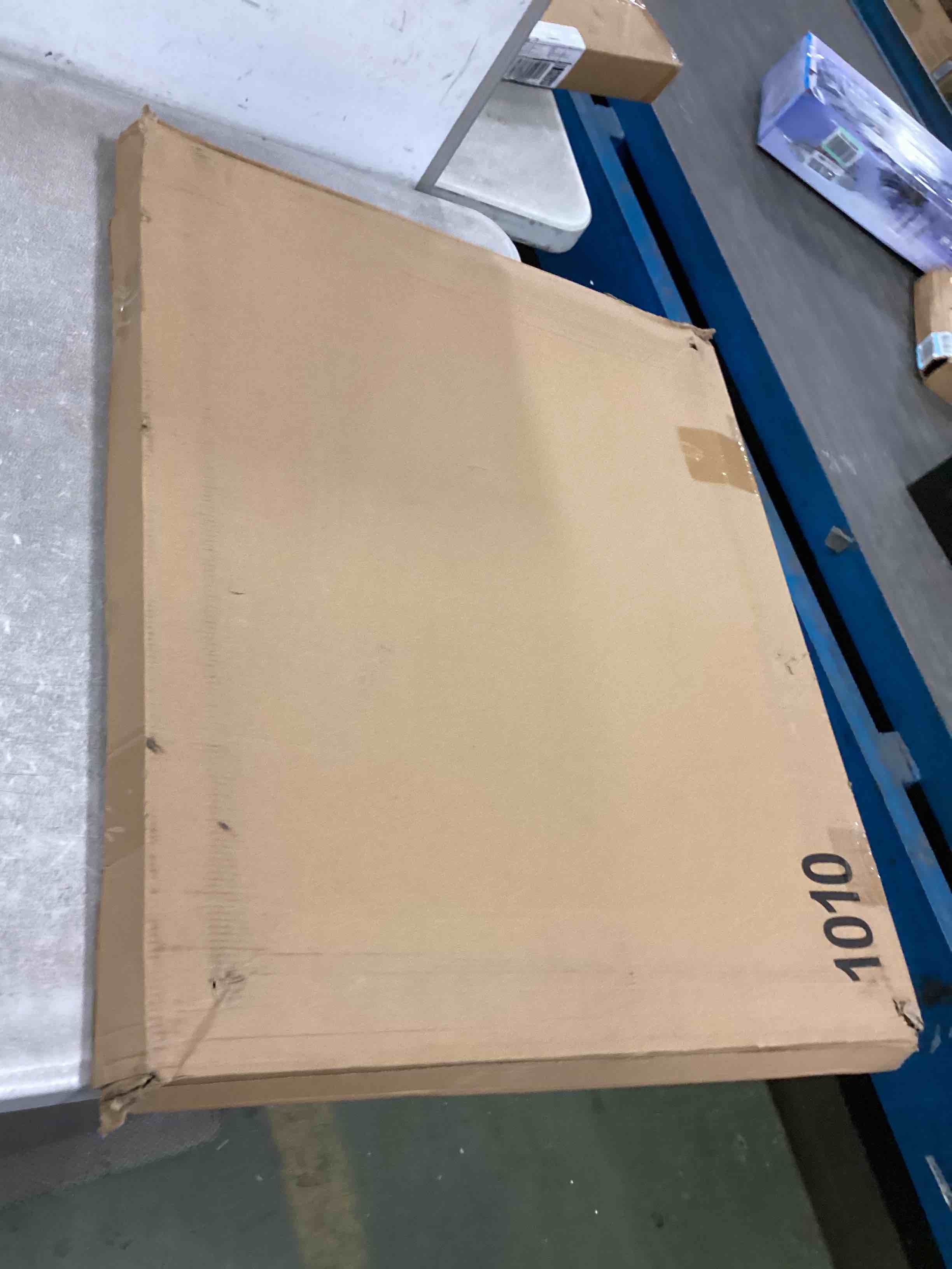 https://s3.amazonaws.com/lotting-images-prod/bidfta/BLU5971555_1708789712161.jpeg