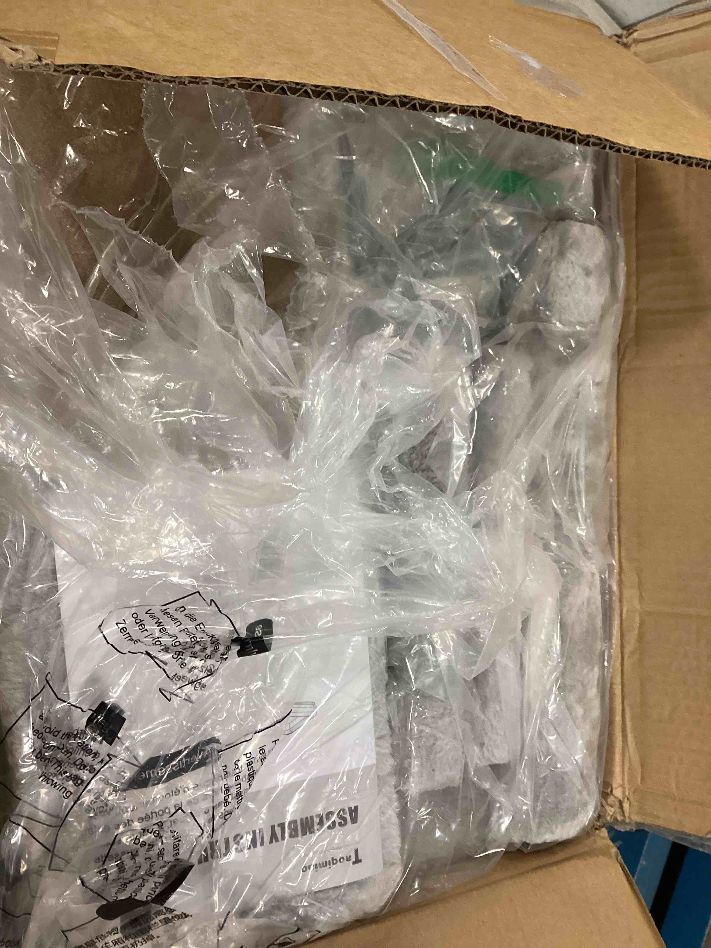 https://s3.amazonaws.com/lotting-images-prod/bidfta/BLU5971597_1708795022836.jpeg