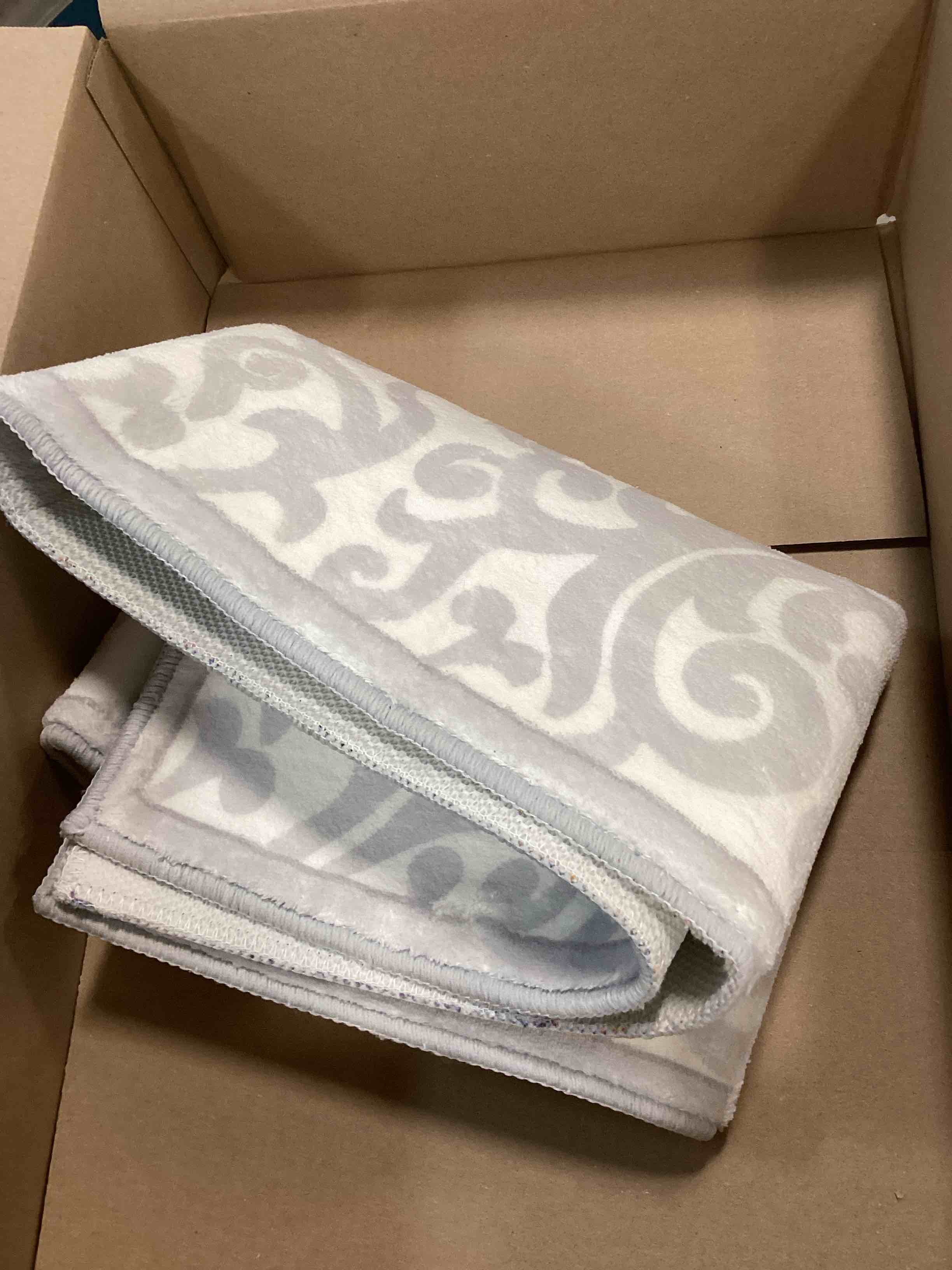 https://s3.amazonaws.com/lotting-images-prod/bidfta/BLU5971806_1708961598954.jpeg