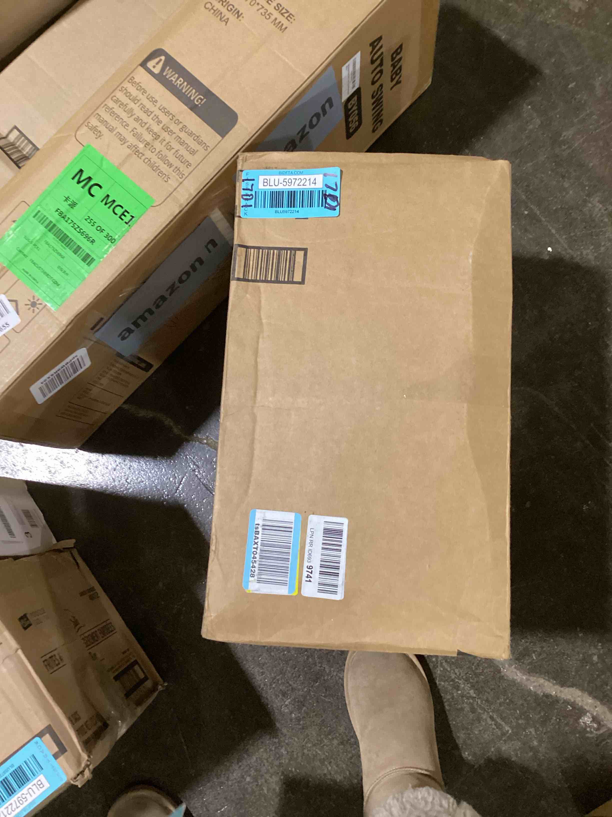 https://s3.amazonaws.com/lotting-images-prod/bidfta/BLU5972214_1709237118918.jpeg