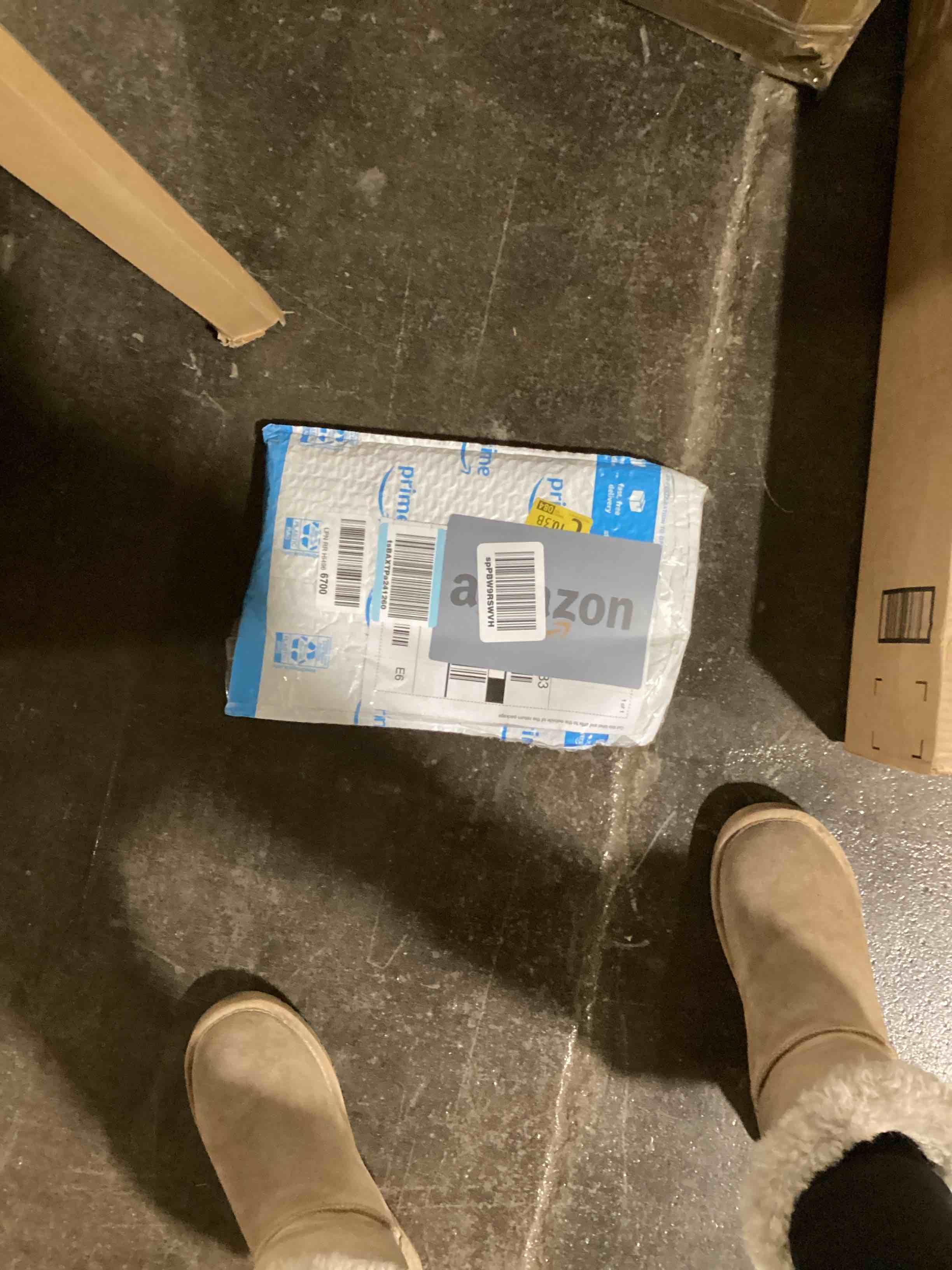 https://s3.amazonaws.com/lotting-images-prod/bidfta/BLU5974203_1709239763078.jpeg