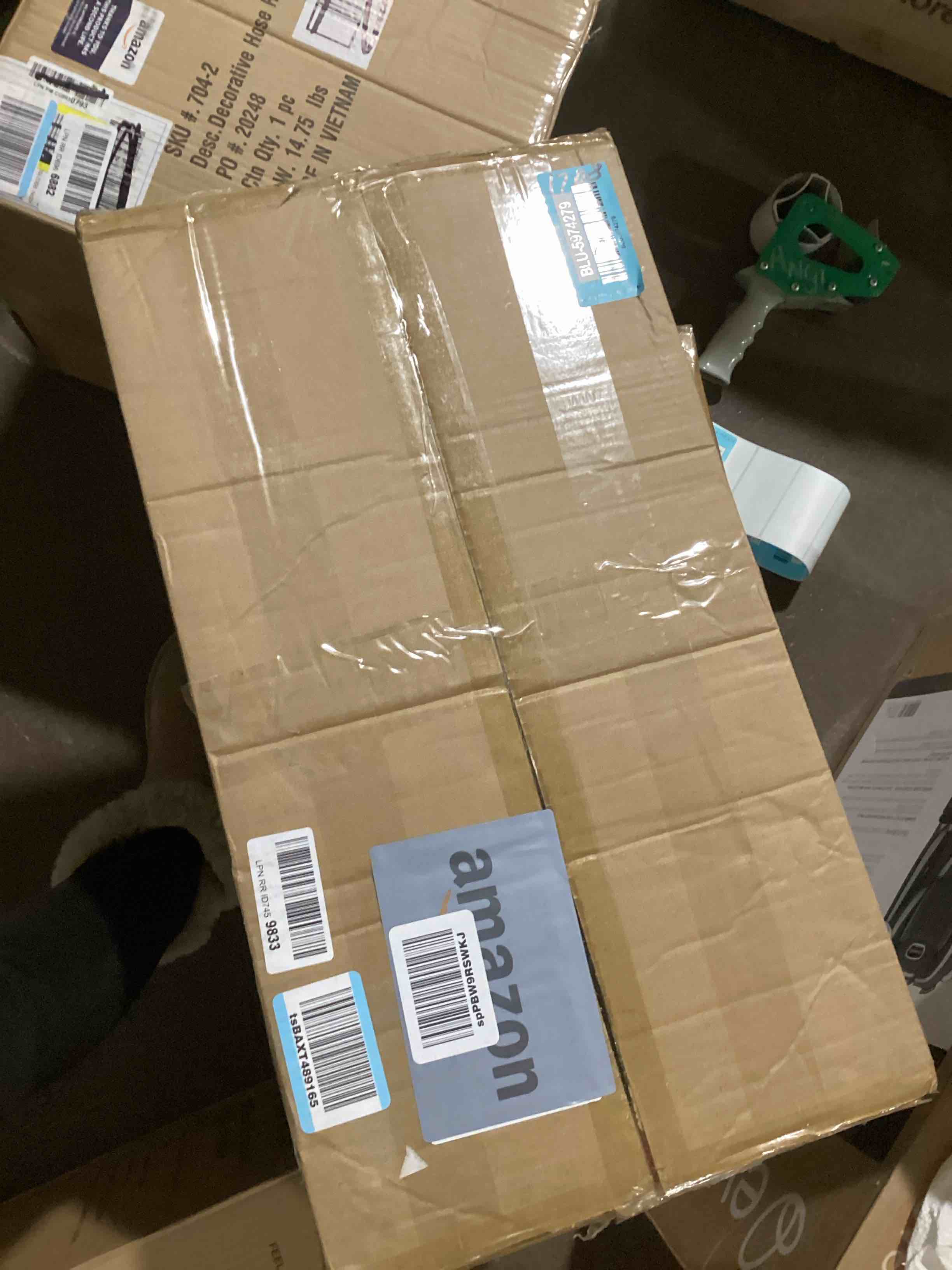https://s3.amazonaws.com/lotting-images-prod/bidfta/BLU5974279_1709245396425.jpeg