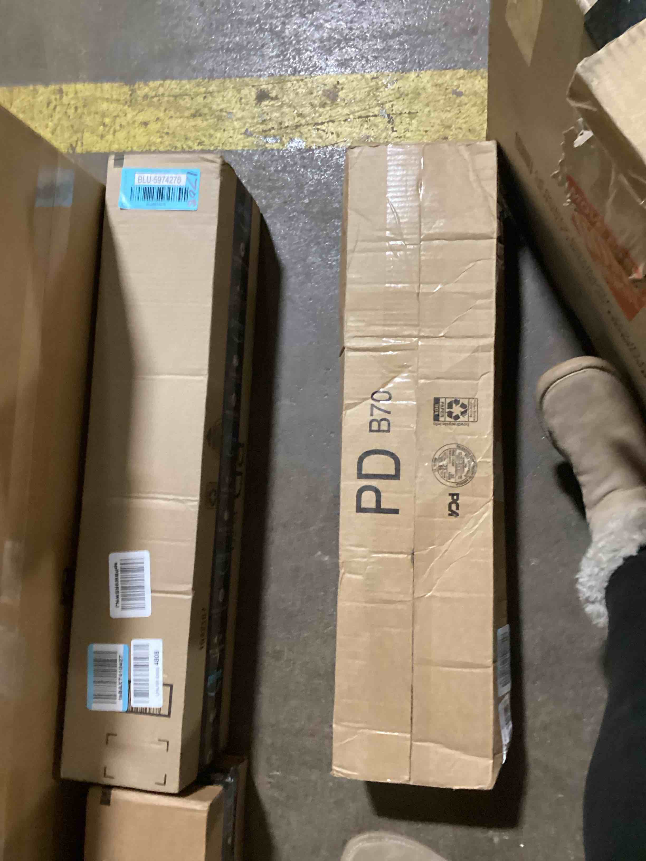 https://s3.amazonaws.com/lotting-images-prod/bidfta/BLU5974282_1709245553646.jpeg