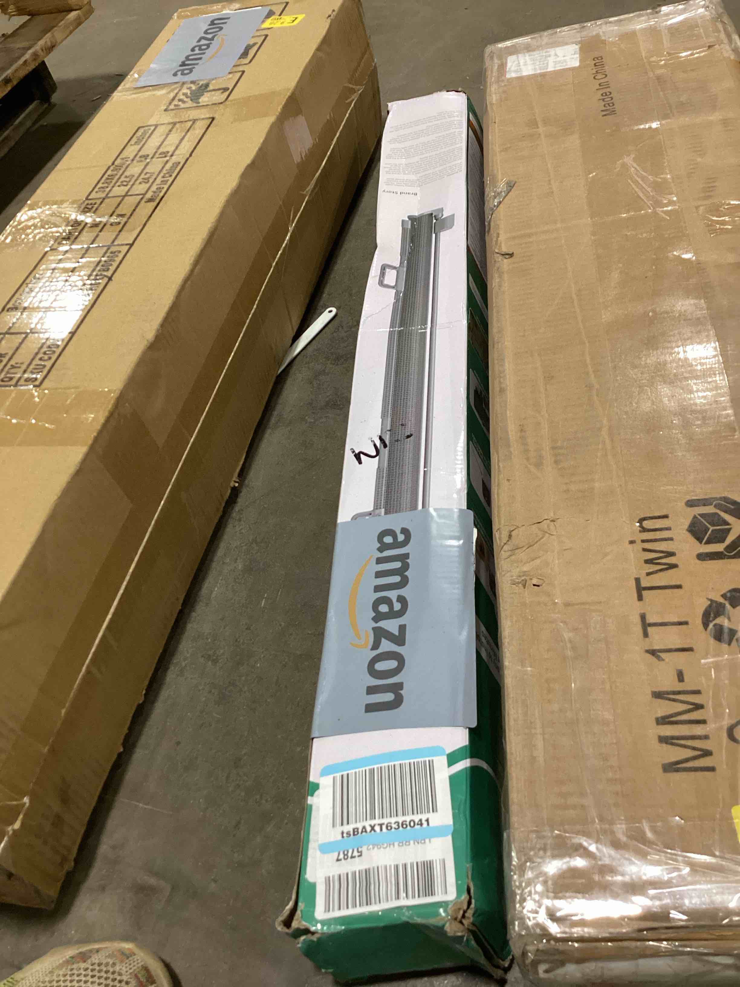 https://s3.amazonaws.com/lotting-images-prod/bidfta/BLU5974684_1709576763588.jpeg