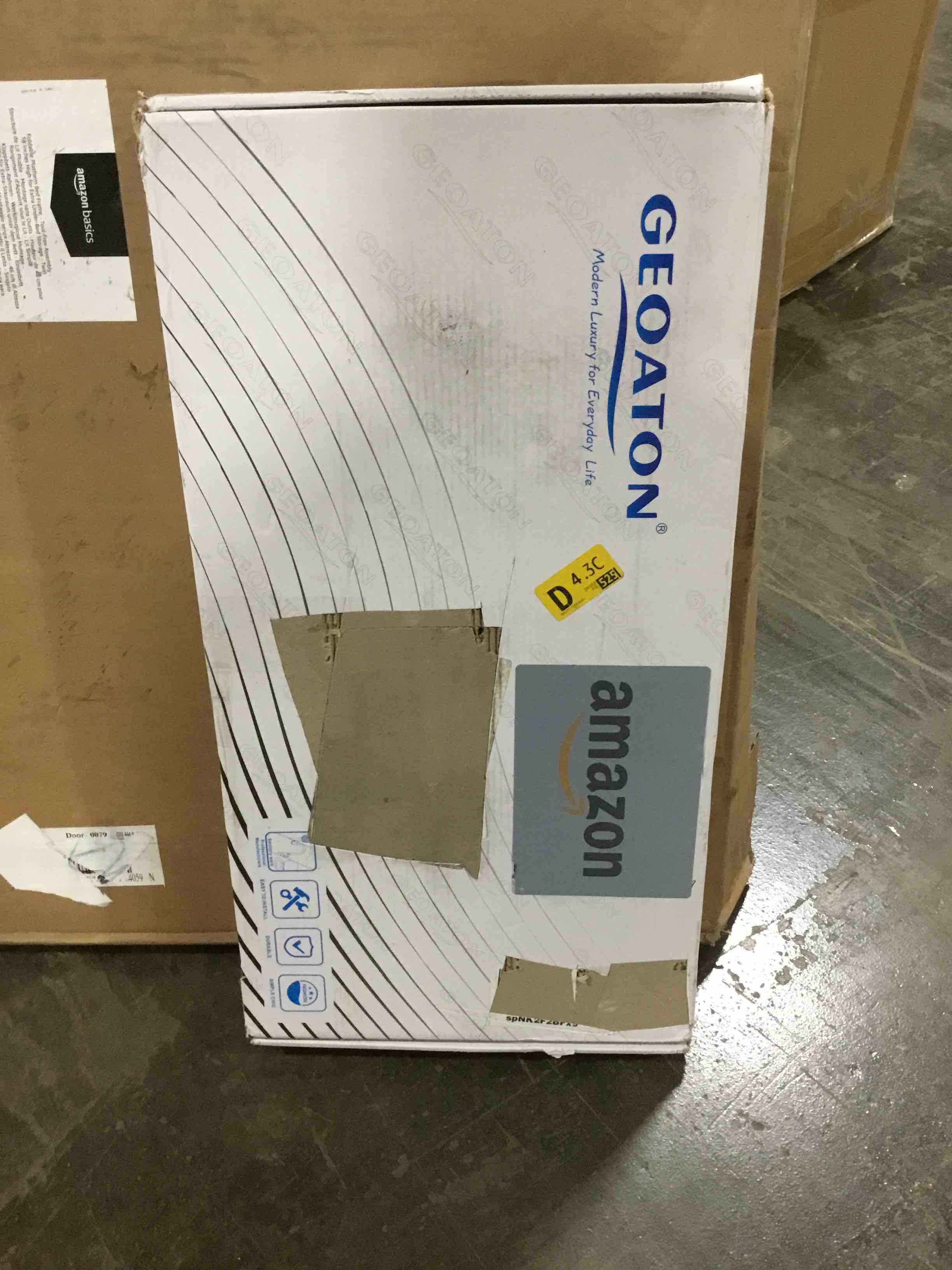 https://s3.amazonaws.com/lotting-images-prod/bidfta/BLU5974784_1709586867629.jpeg