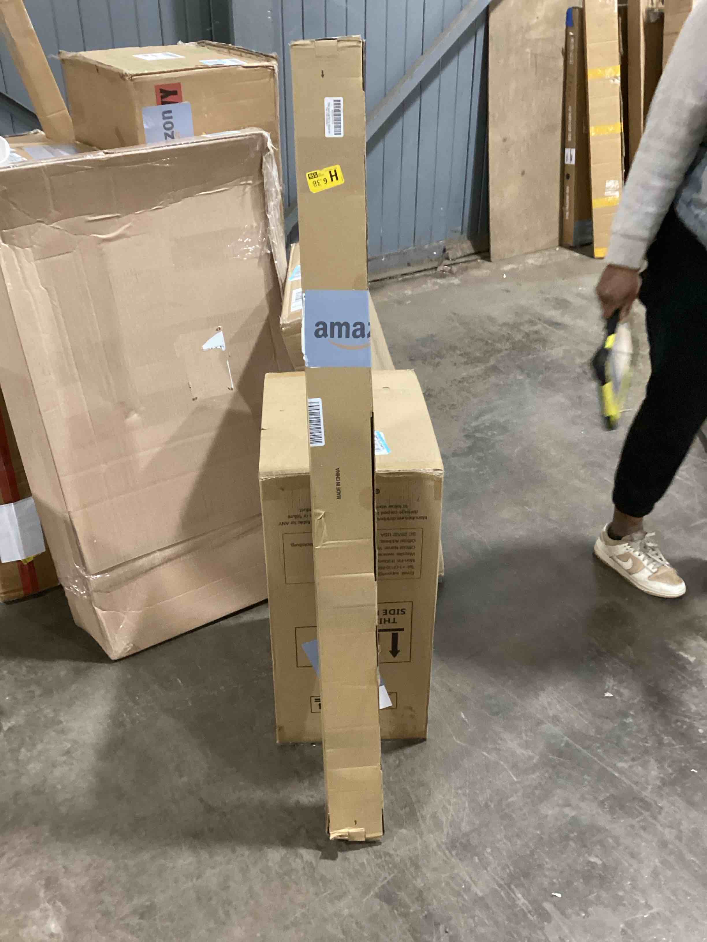 https://s3.amazonaws.com/lotting-images-prod/bidfta/BLU5974809_1709648430806.jpeg