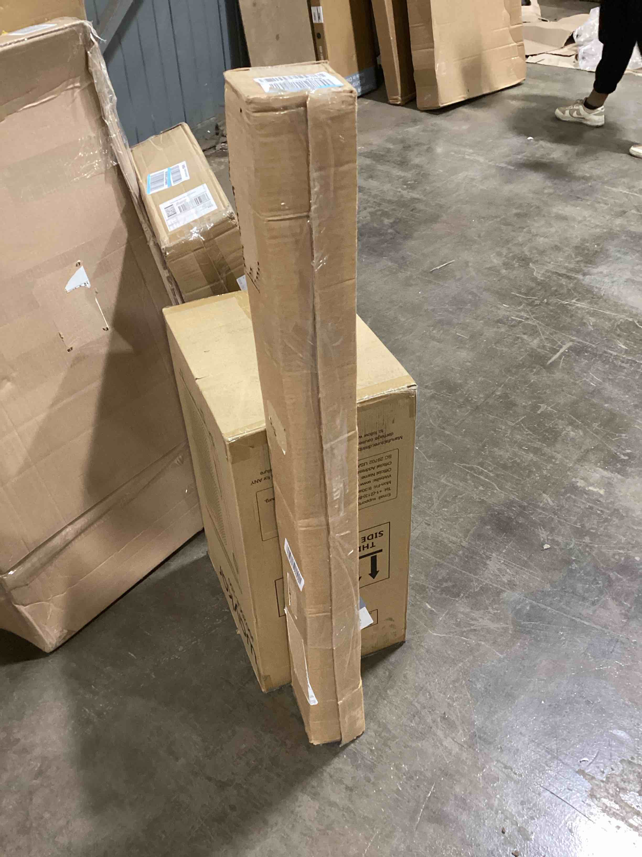 https://s3.amazonaws.com/lotting-images-prod/bidfta/BLU5974810_1709648520609.jpeg