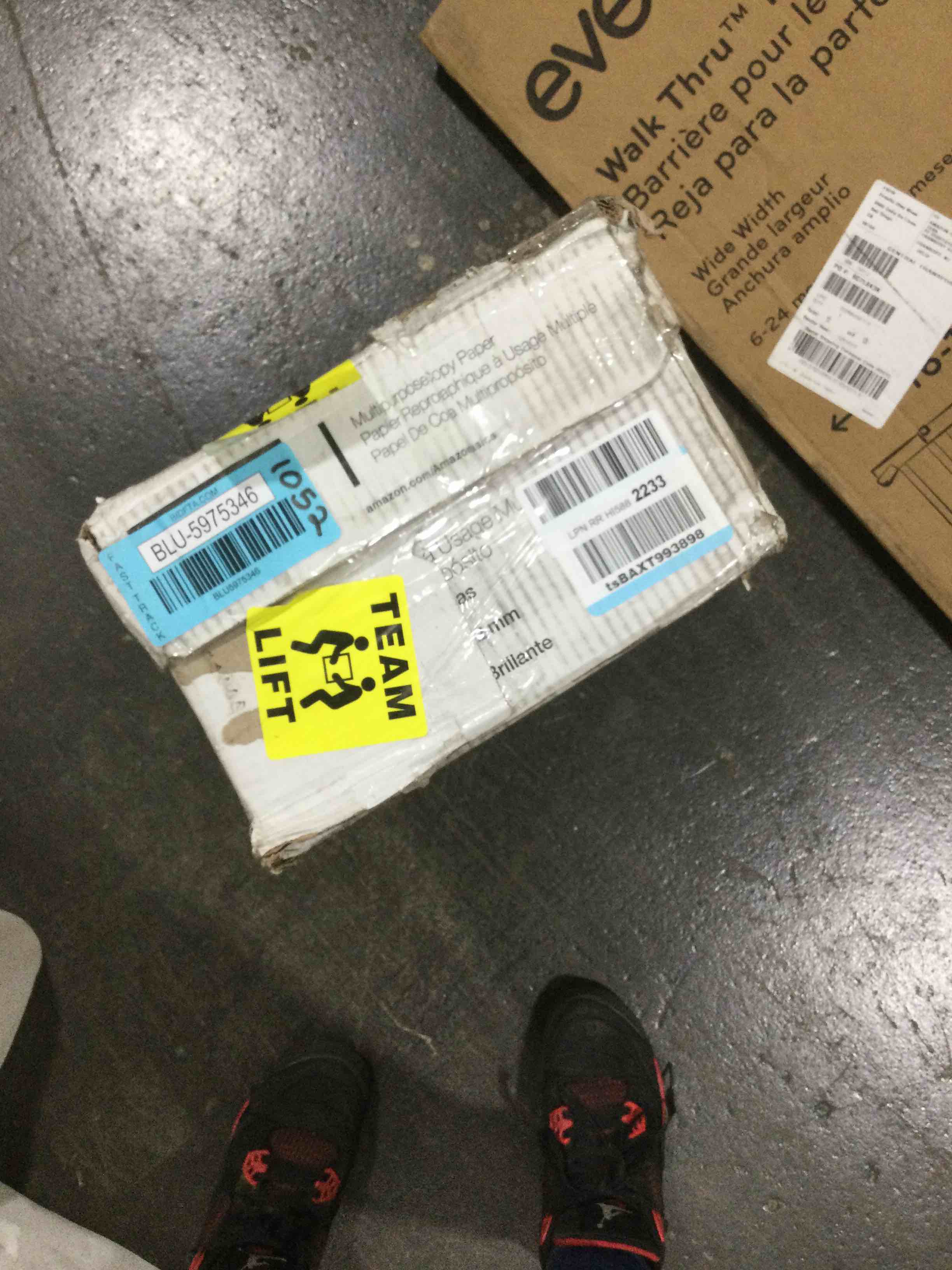 https://s3.amazonaws.com/lotting-images-prod/bidfta/BLU5975346_1707252990475.jpeg