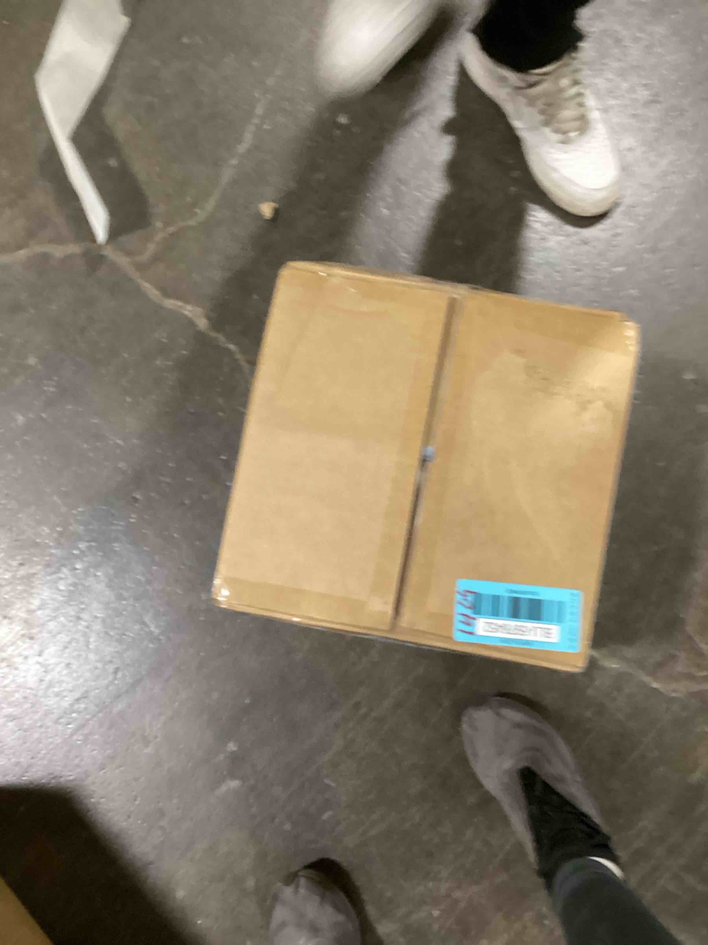 https://s3.amazonaws.com/lotting-images-prod/bidfta/BLU5976452_1708366845023.jpeg