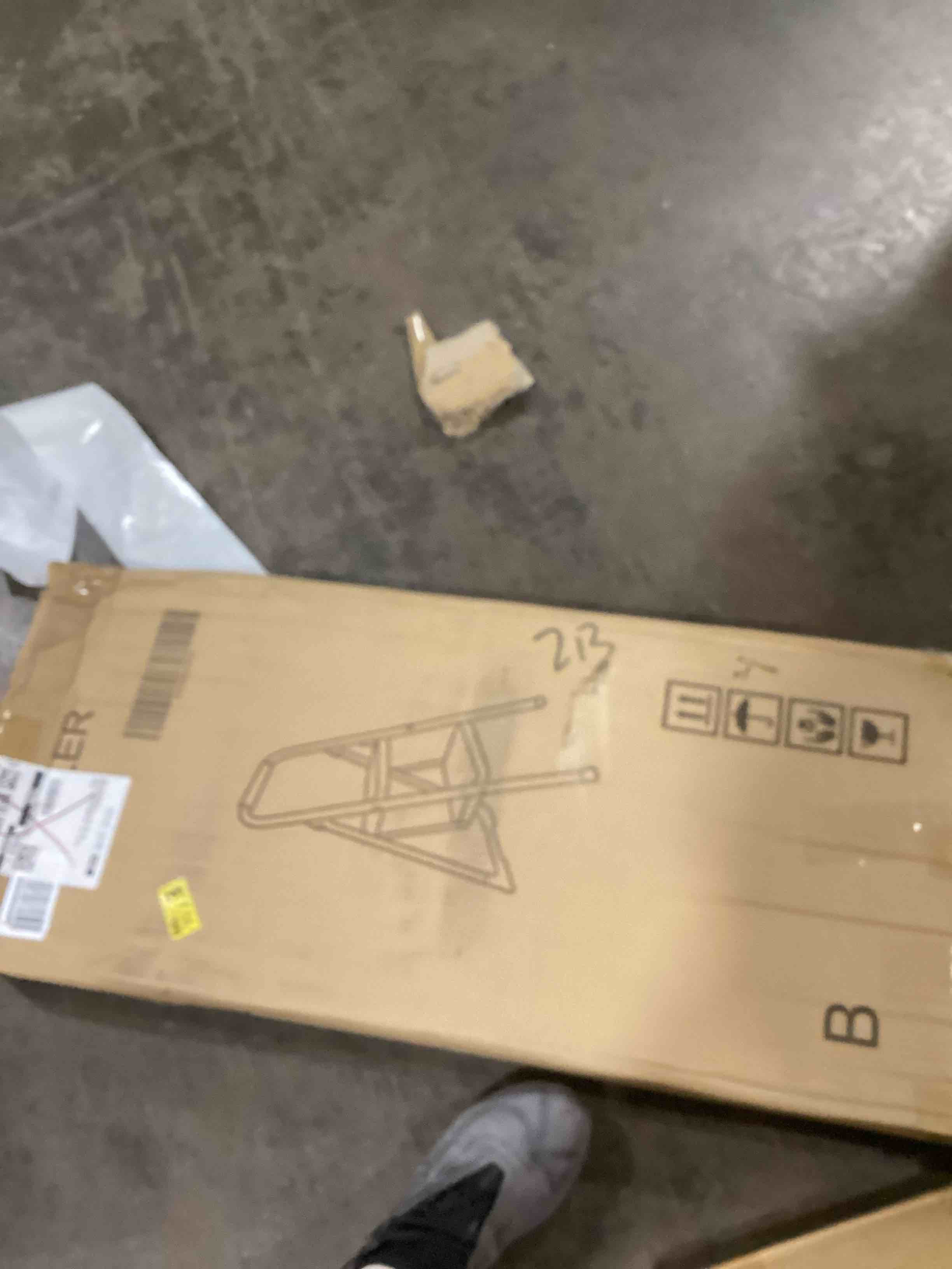 https://s3.amazonaws.com/lotting-images-prod/bidfta/BLU5976464_1708368165666.jpeg