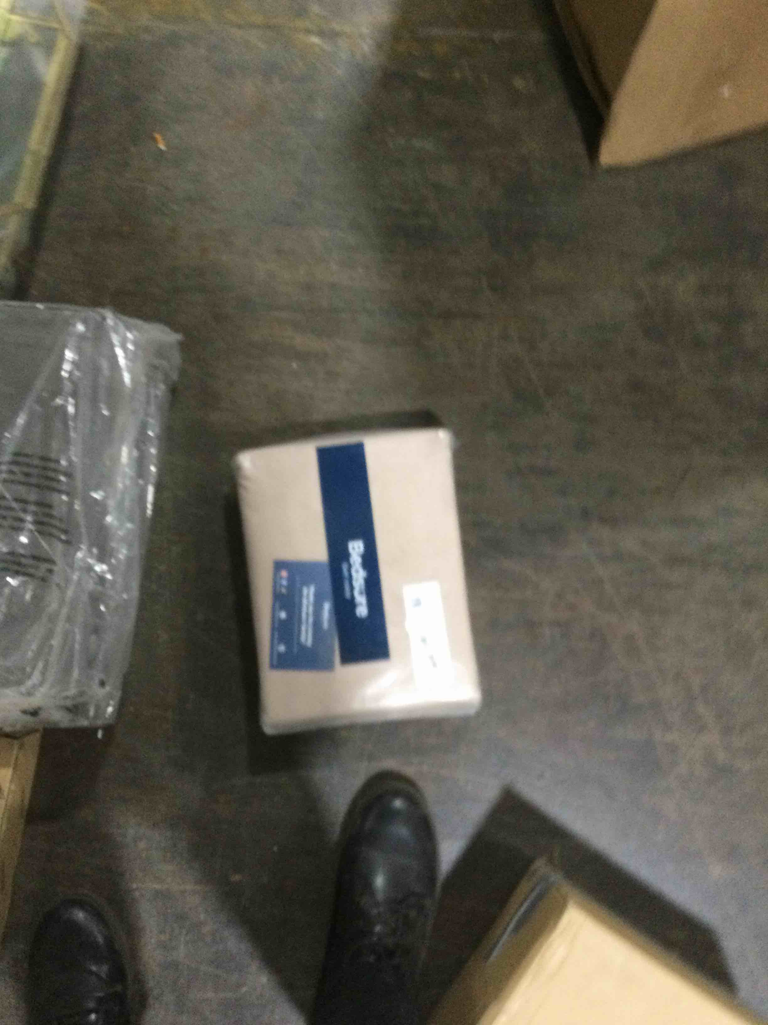 https://s3.amazonaws.com/lotting-images-prod/bidfta/BLU5977089_1708634548911.jpeg