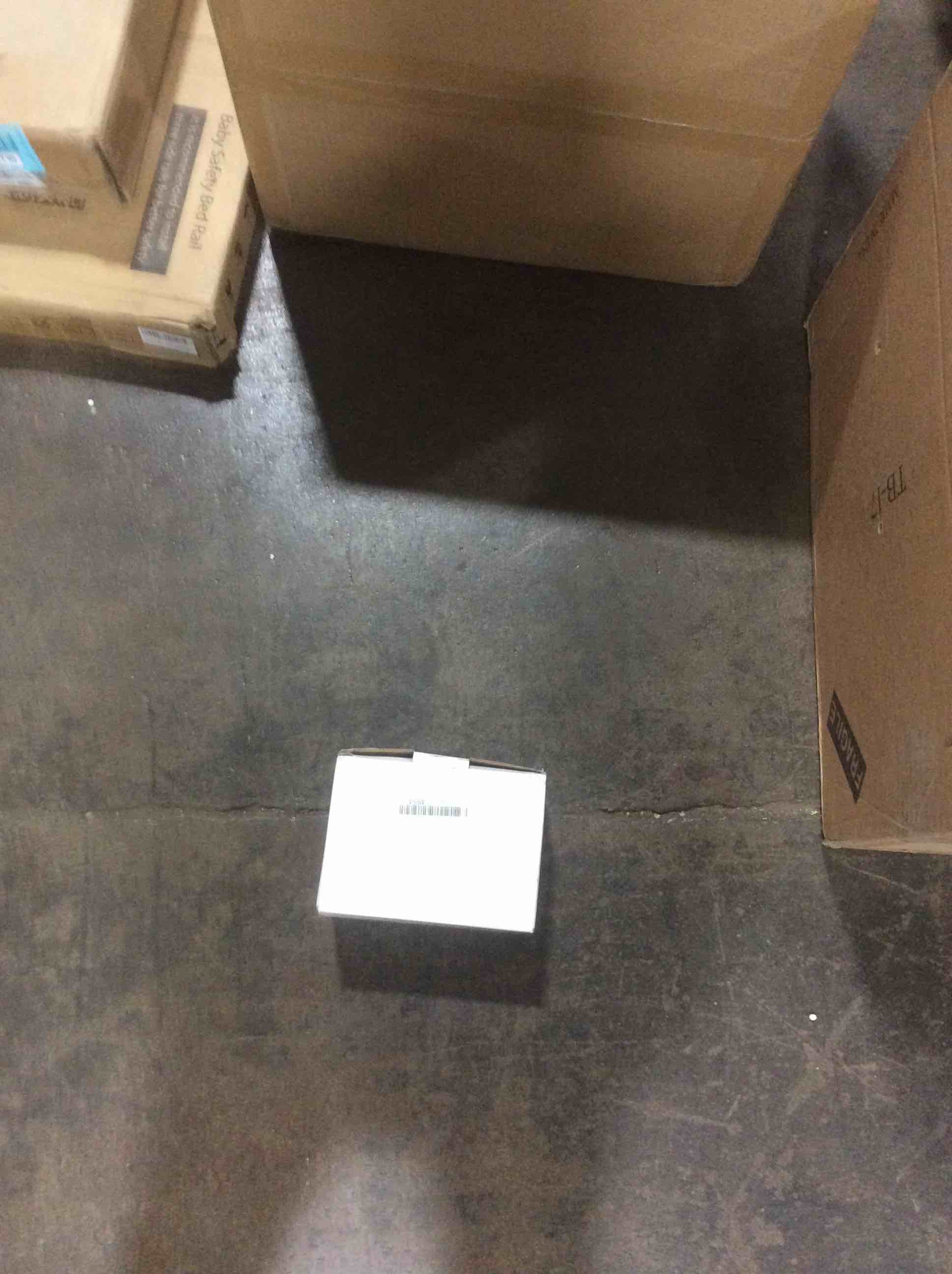 https://s3.amazonaws.com/lotting-images-prod/bidfta/BLU5977191_1708701859800.jpeg