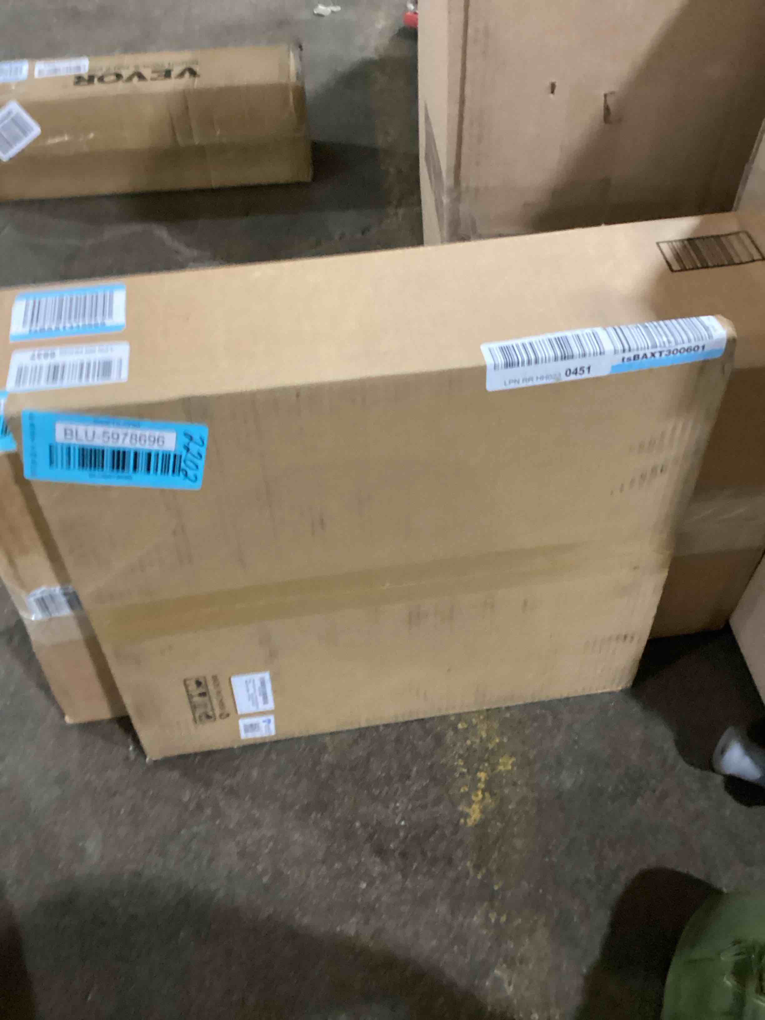 https://s3.amazonaws.com/lotting-images-prod/bidfta/BLU5978696_1710965127362.jpeg