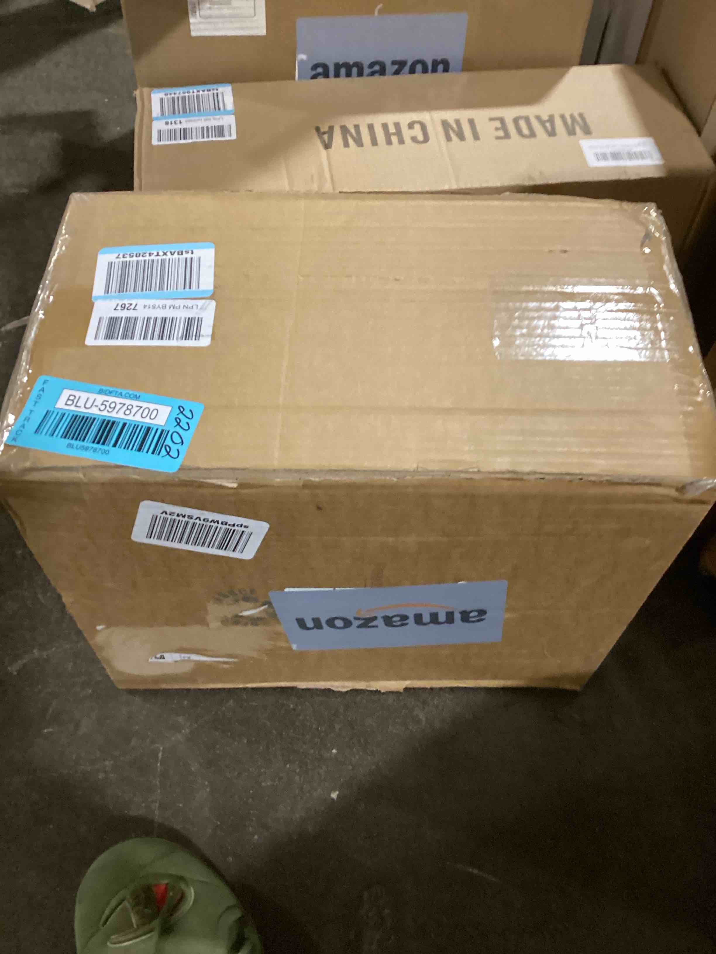 https://s3.amazonaws.com/lotting-images-prod/bidfta/BLU5978700_1710965480766.jpeg