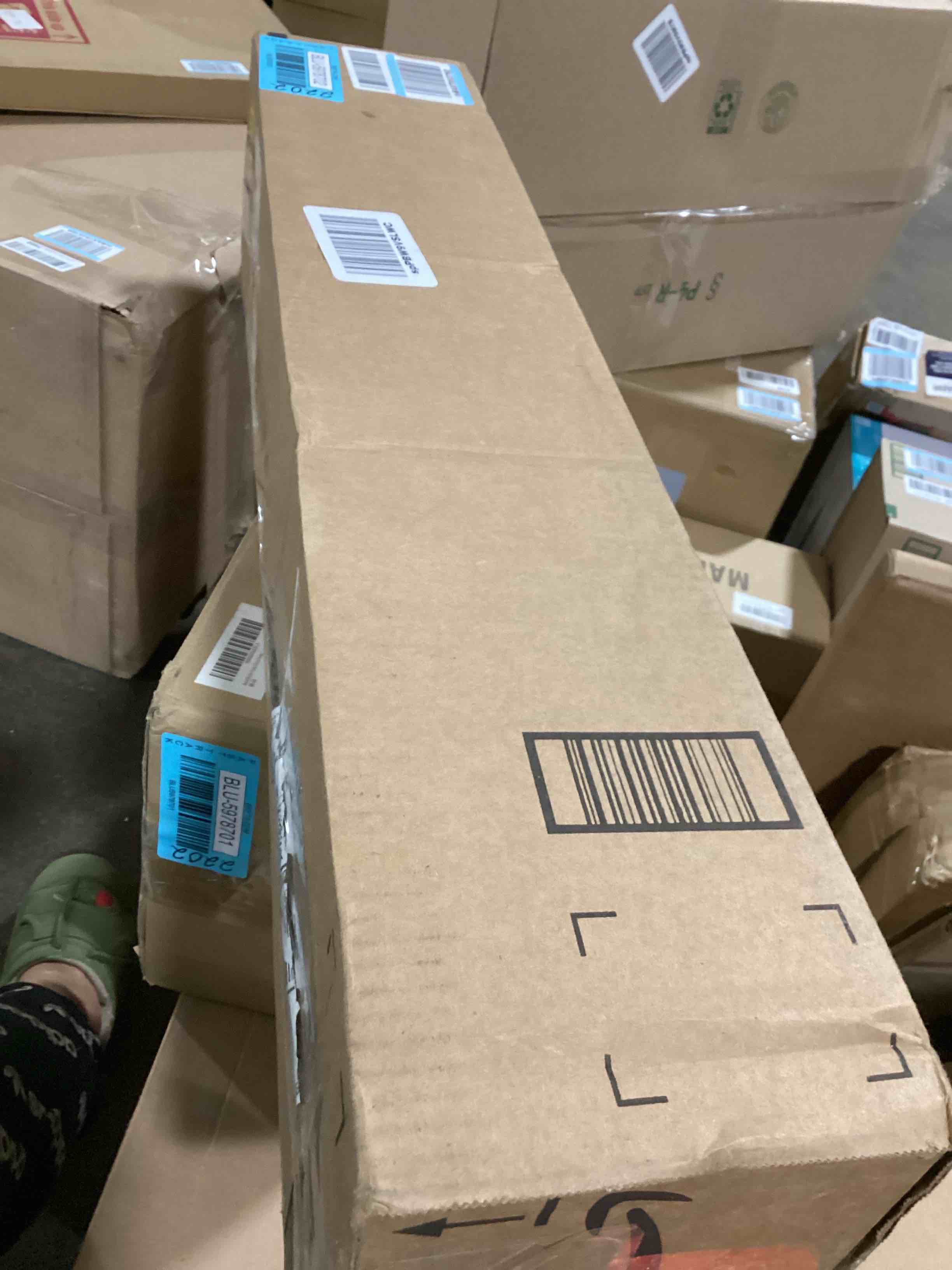 https://s3.amazonaws.com/lotting-images-prod/bidfta/BLU5978702_1710965257720.jpeg