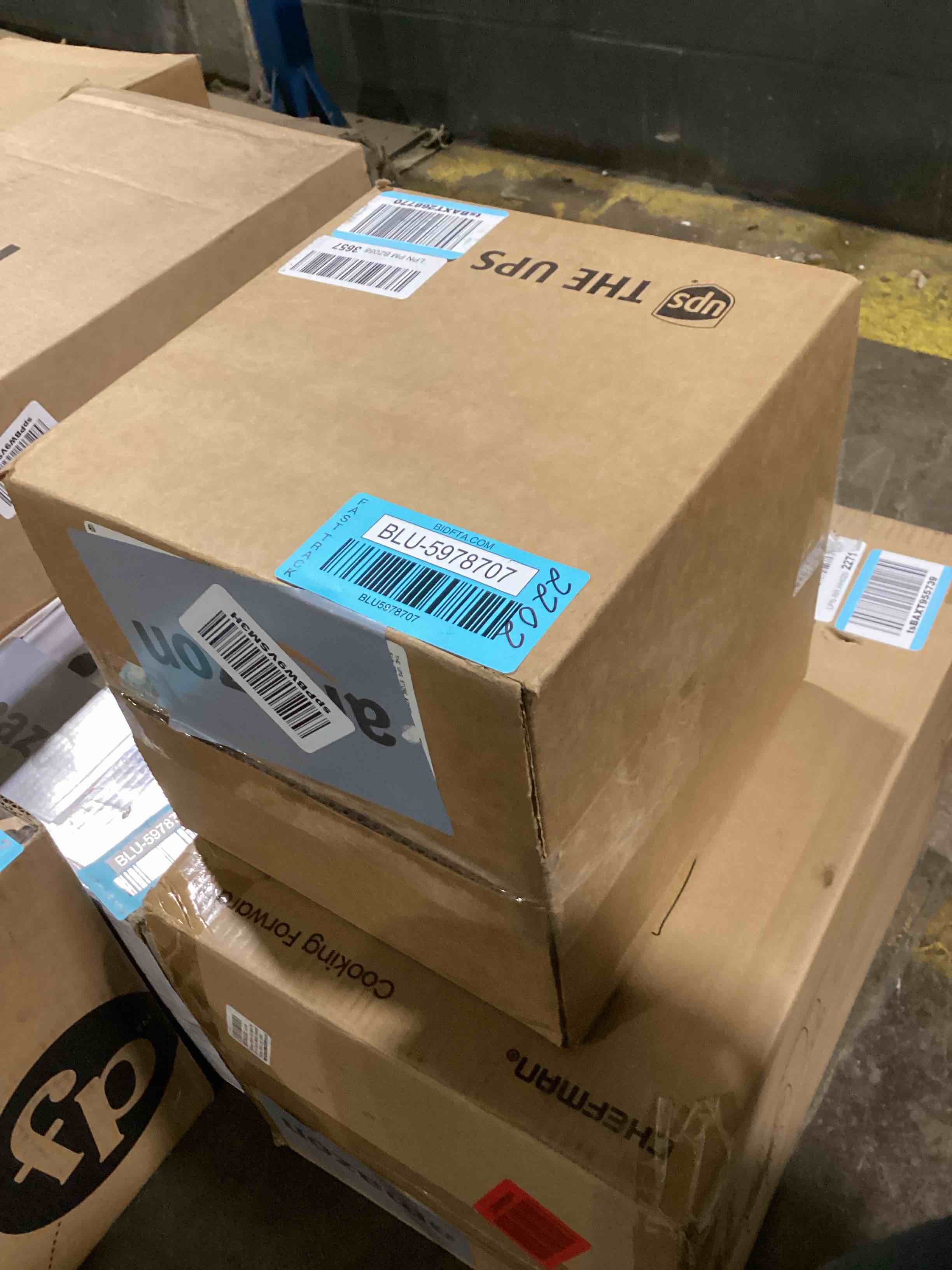 https://s3.amazonaws.com/lotting-images-prod/bidfta/BLU5978707_1710965929373.jpeg