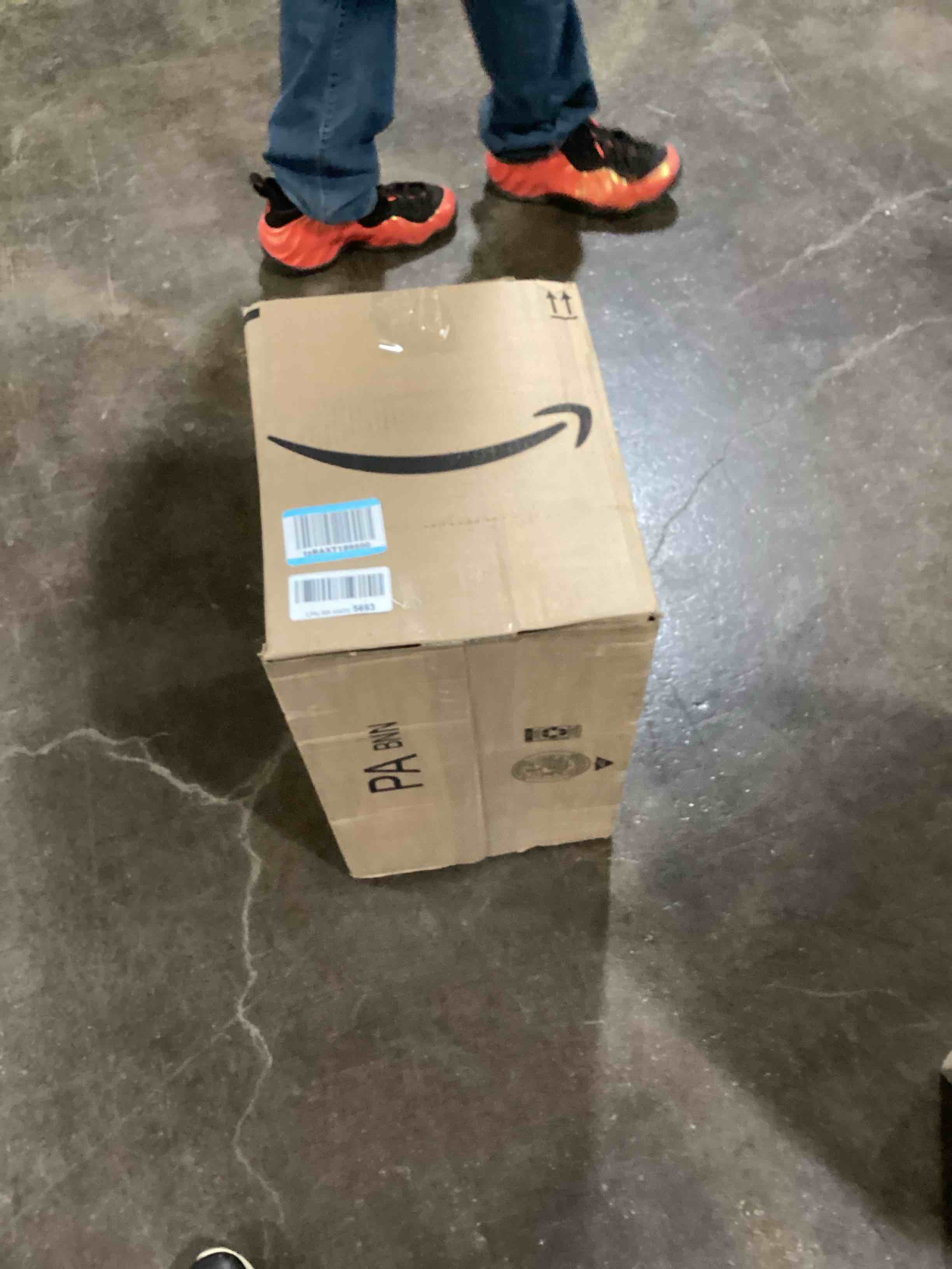 https://s3.amazonaws.com/lotting-images-prod/bidfta/BLU5980577_1707933732069.jpeg
