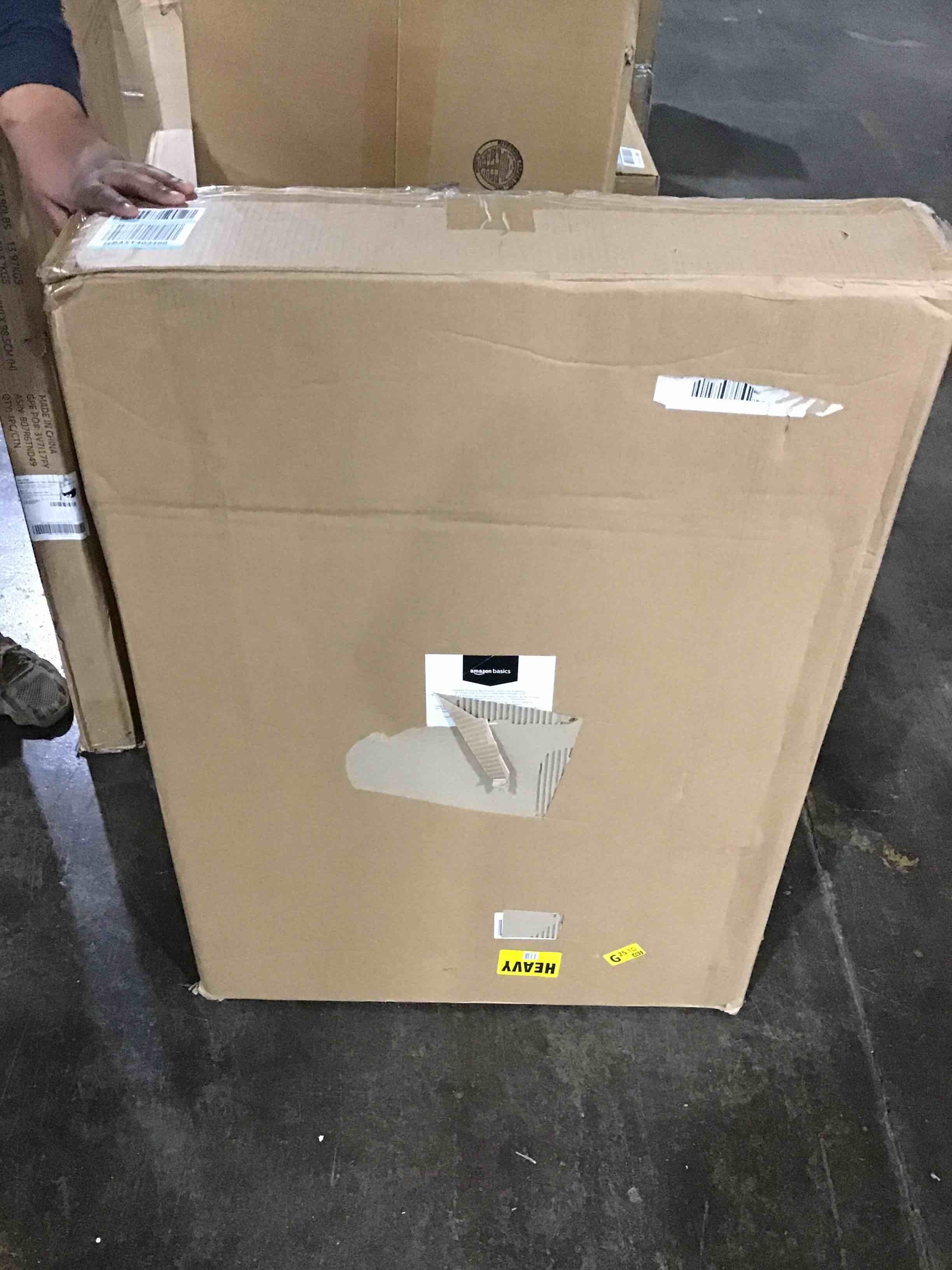 https://s3.amazonaws.com/lotting-images-prod/bidfta/BLU5981198_1708114456467.jpeg
