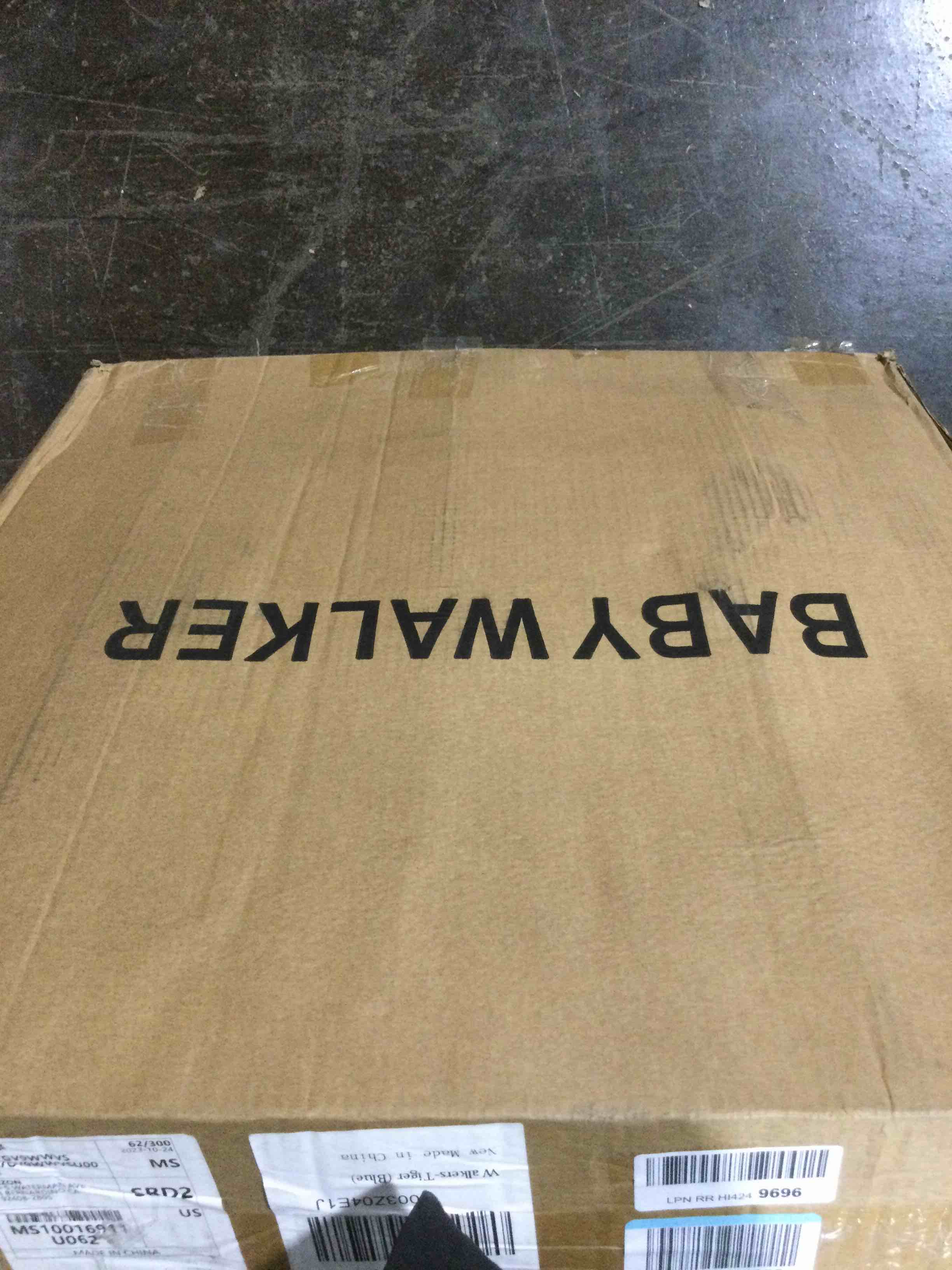 https://s3.amazonaws.com/lotting-images-prod/bidfta/BLU5981364_1708358950576.jpeg