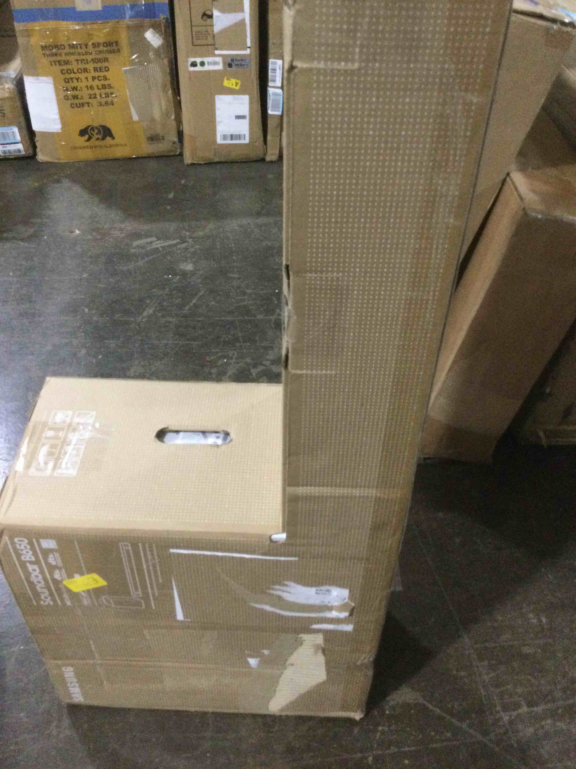 https://s3.amazonaws.com/lotting-images-prod/bidfta/BLU5981368_1708359363422.jpeg