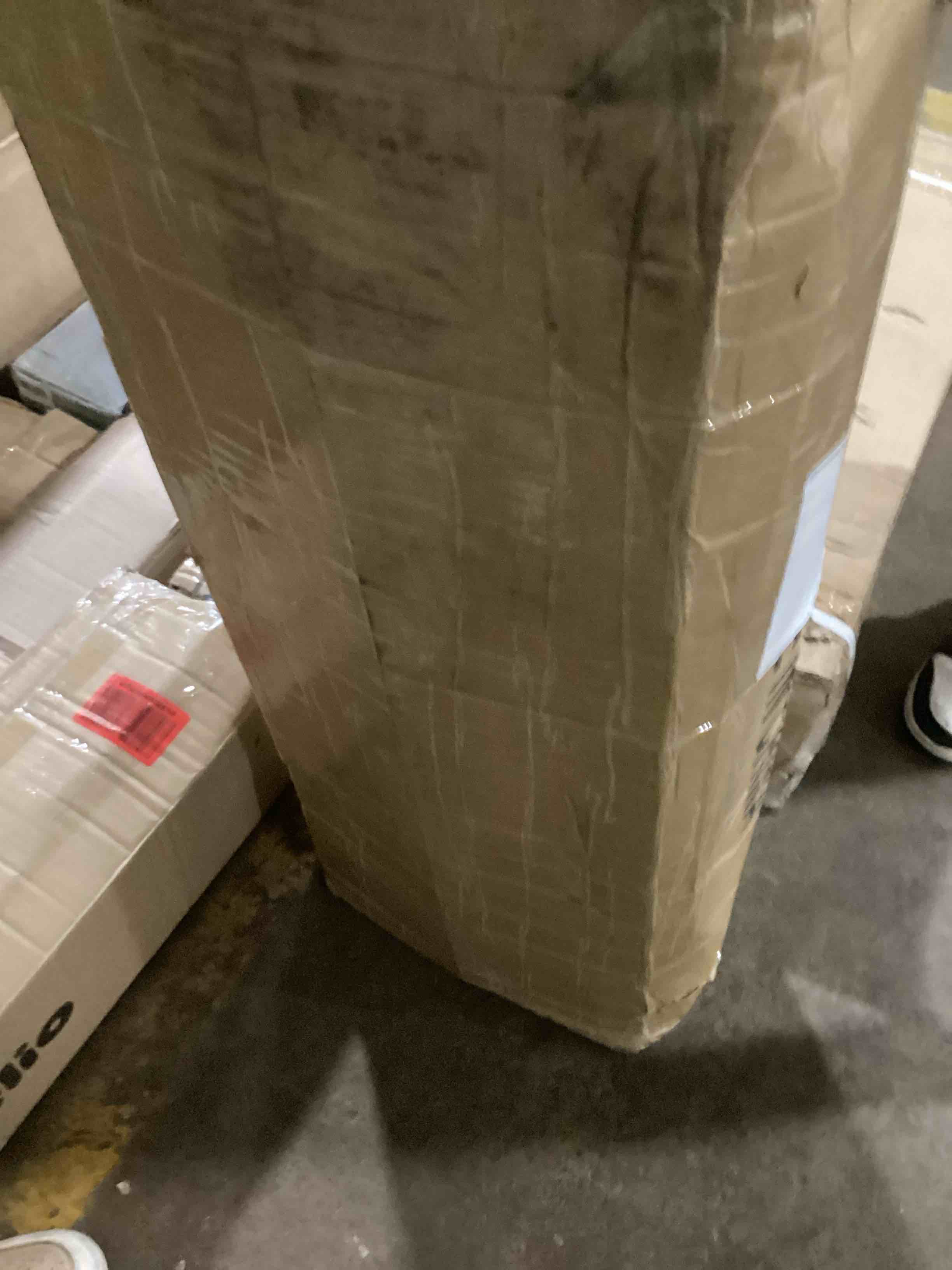 https://s3.amazonaws.com/lotting-images-prod/bidfta/BLU5981432_1708374297917.jpeg
