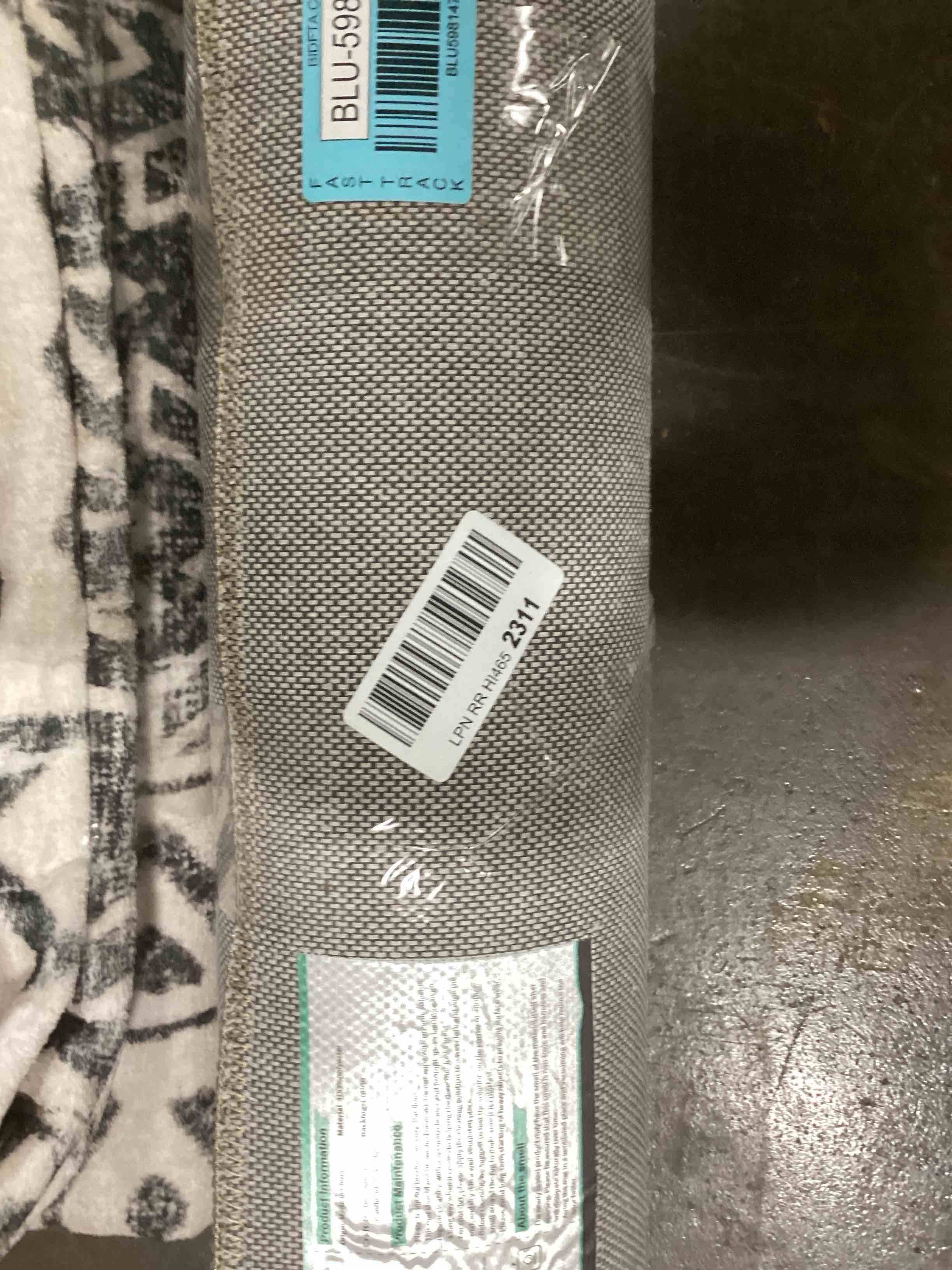 https://s3.amazonaws.com/lotting-images-prod/bidfta/BLU5981470_1708370211460.jpeg