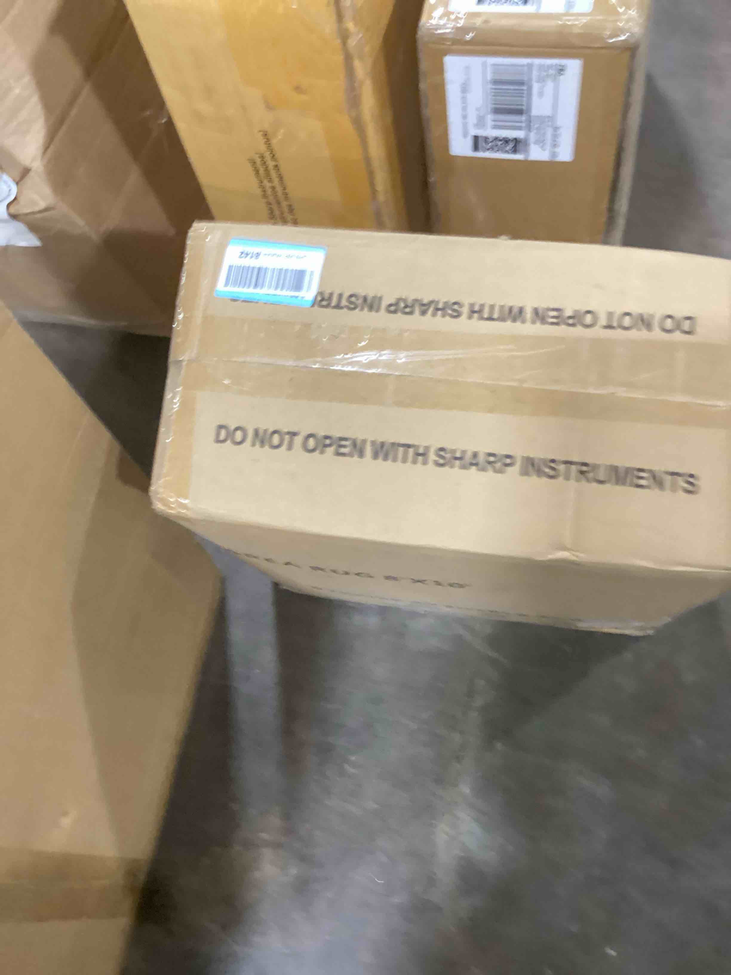 https://s3.amazonaws.com/lotting-images-prod/bidfta/BLU5981488_1708369015950.jpeg