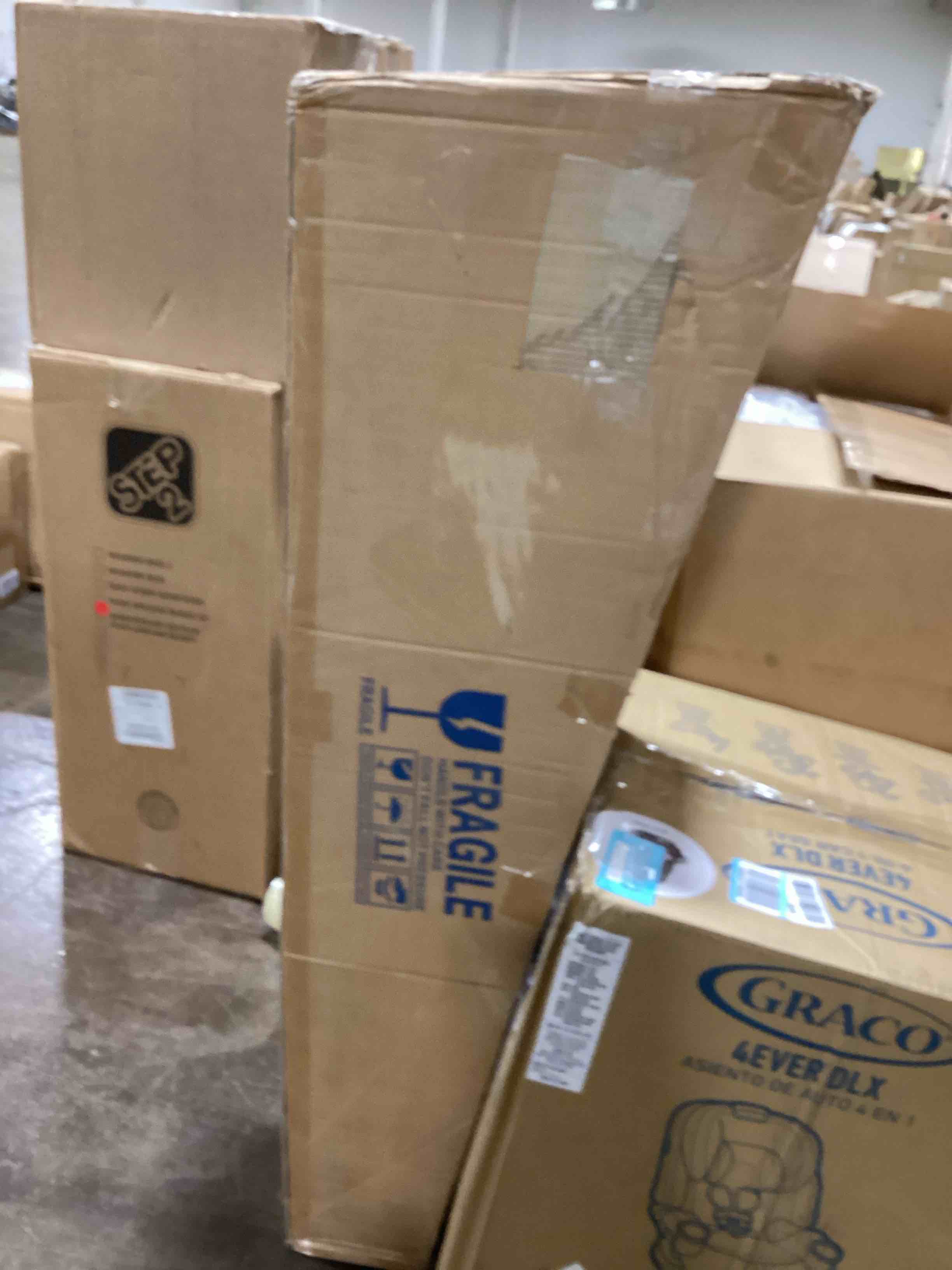 https://s3.amazonaws.com/lotting-images-prod/bidfta/BLU5981909_1709041644916.jpeg