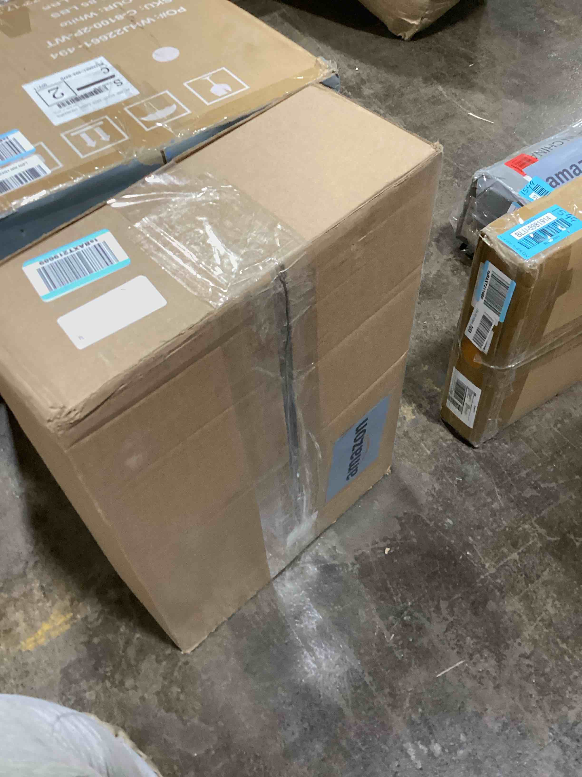 https://s3.amazonaws.com/lotting-images-prod/bidfta/BLU5981912_1709041371493.jpeg