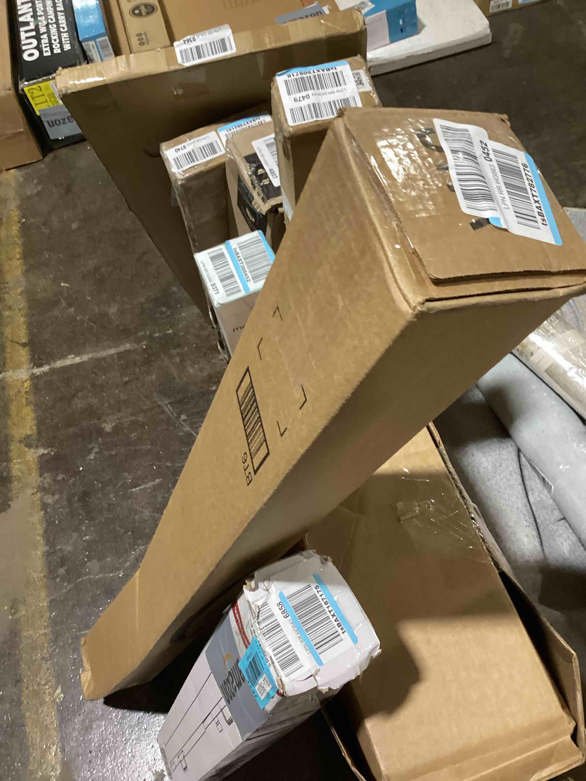 https://s3.amazonaws.com/lotting-images-prod/bidfta/BLU5981937_1709050452523.jpeg