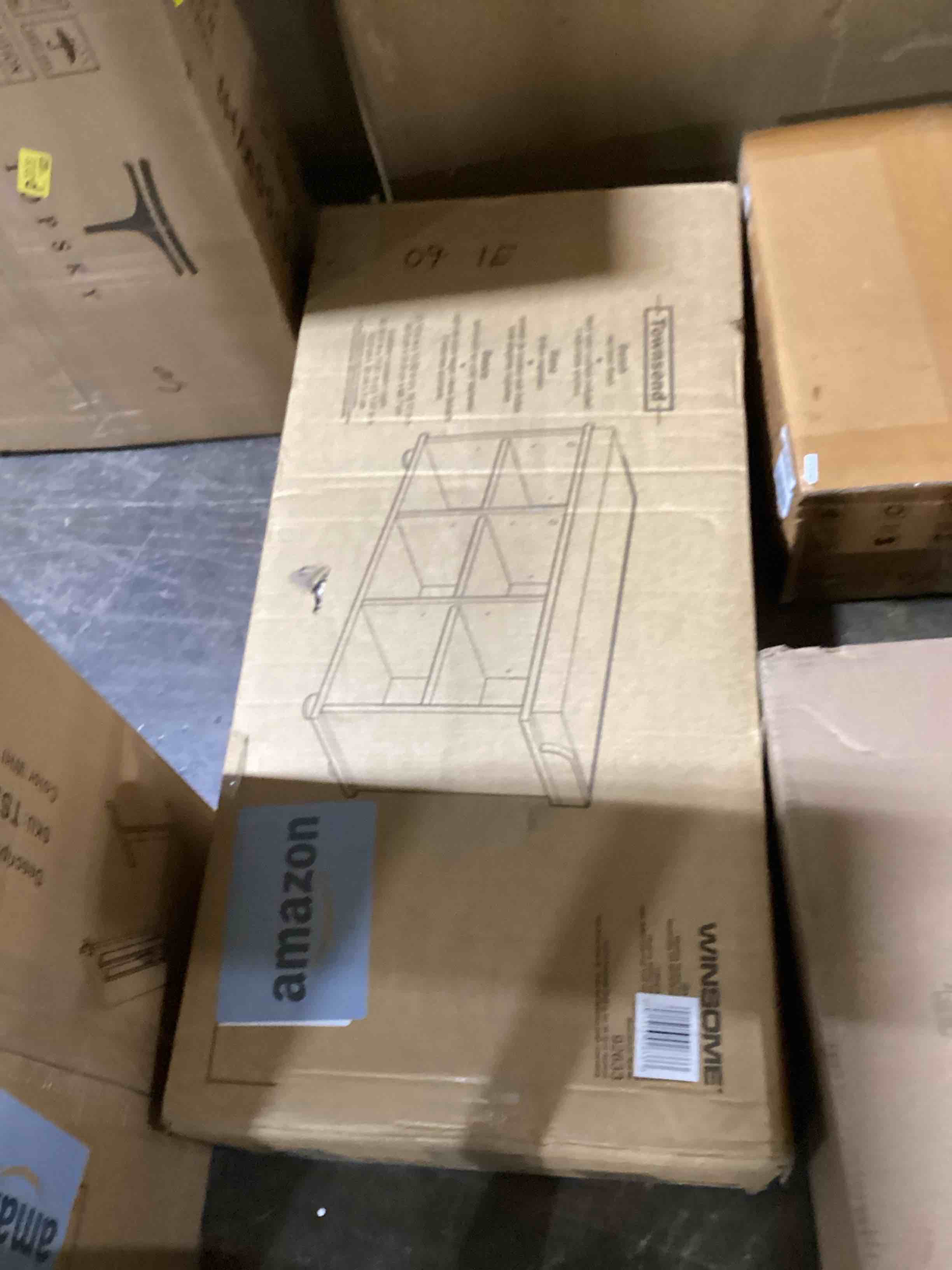 https://s3.amazonaws.com/lotting-images-prod/bidfta/BLU5981944_1709048090348.jpeg