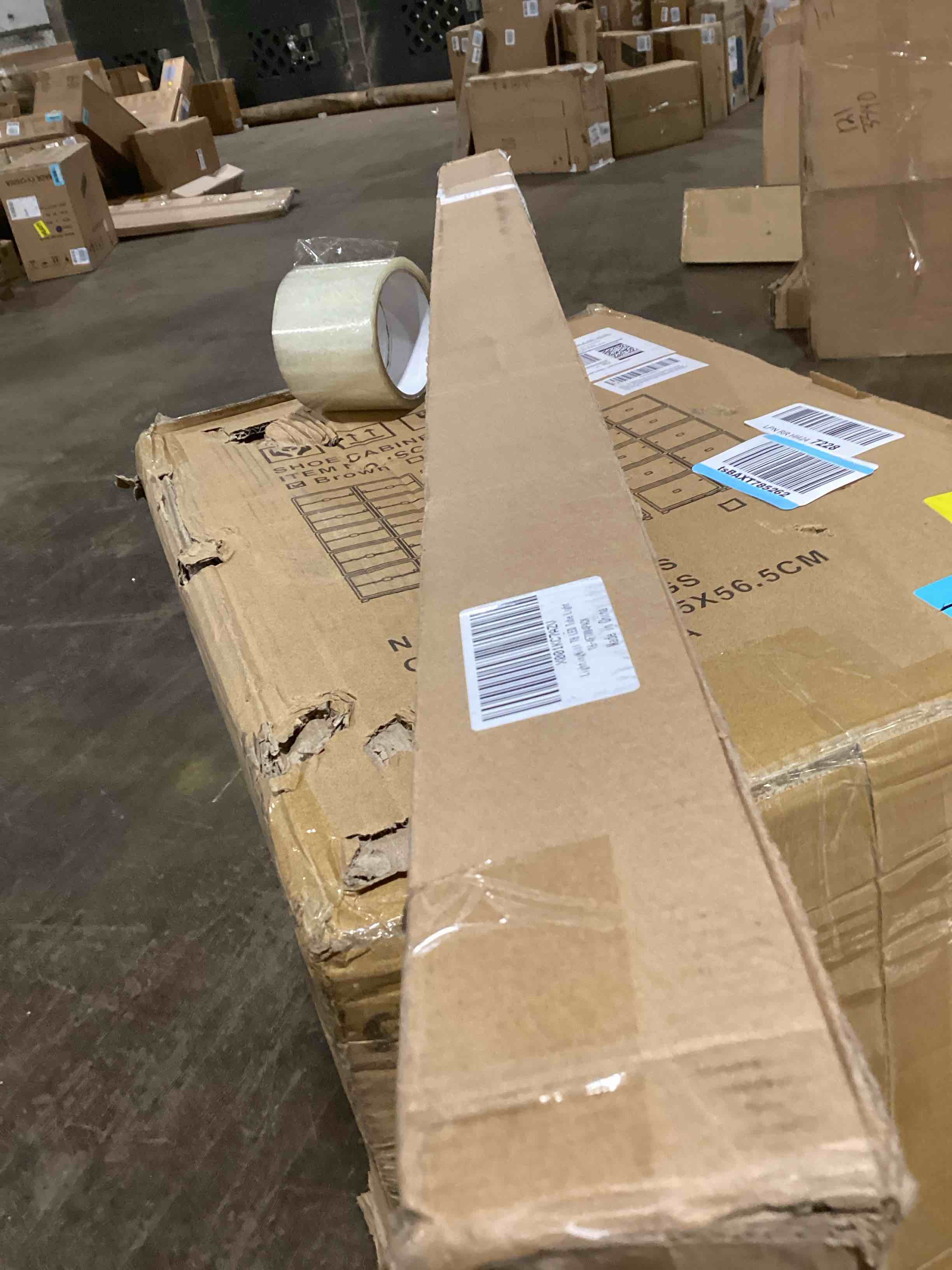 https://s3.amazonaws.com/lotting-images-prod/bidfta/BLU5982042_1709141341074.jpeg