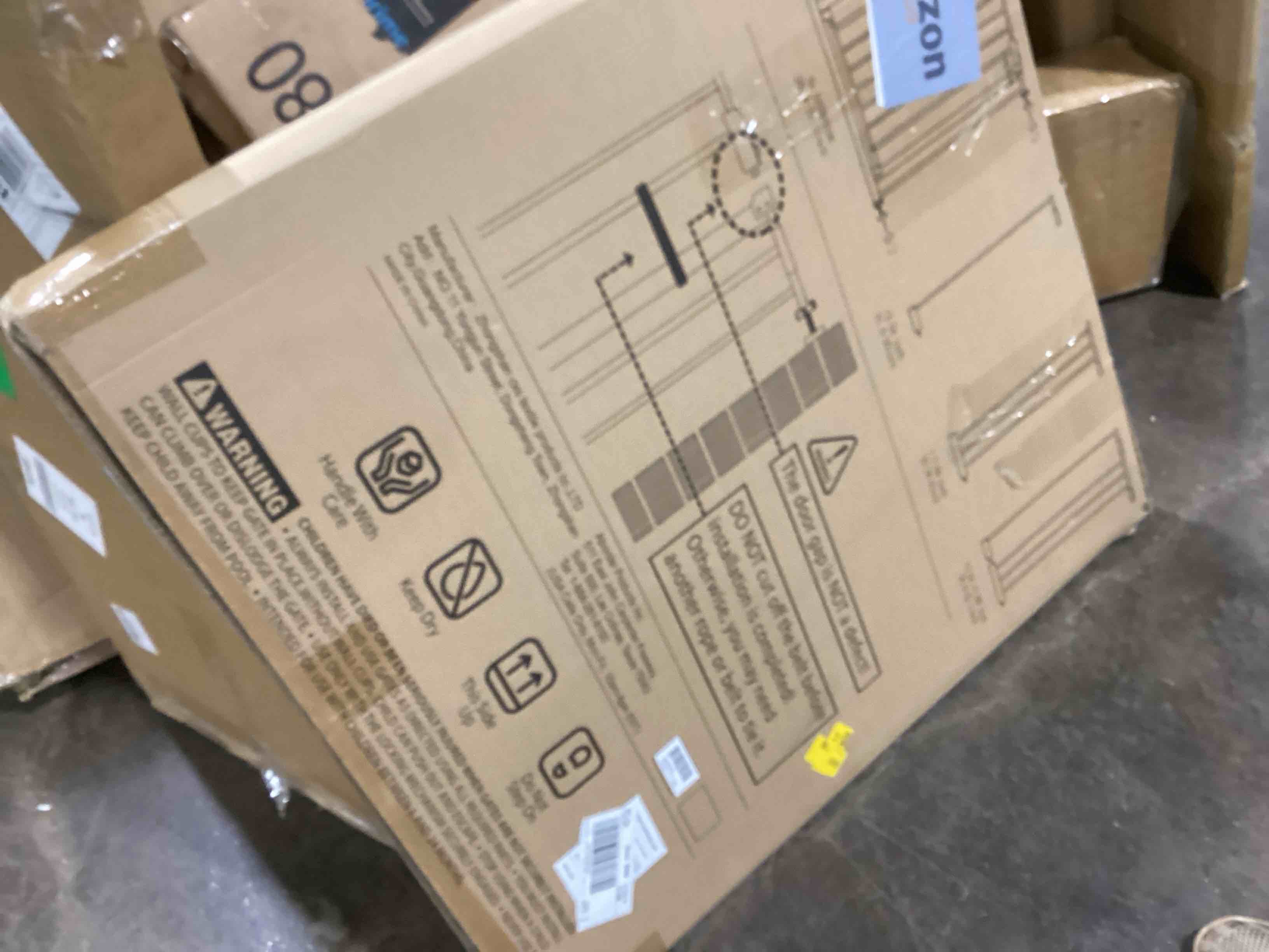 https://s3.amazonaws.com/lotting-images-prod/bidfta/BLU5982048_1709126856647.jpeg