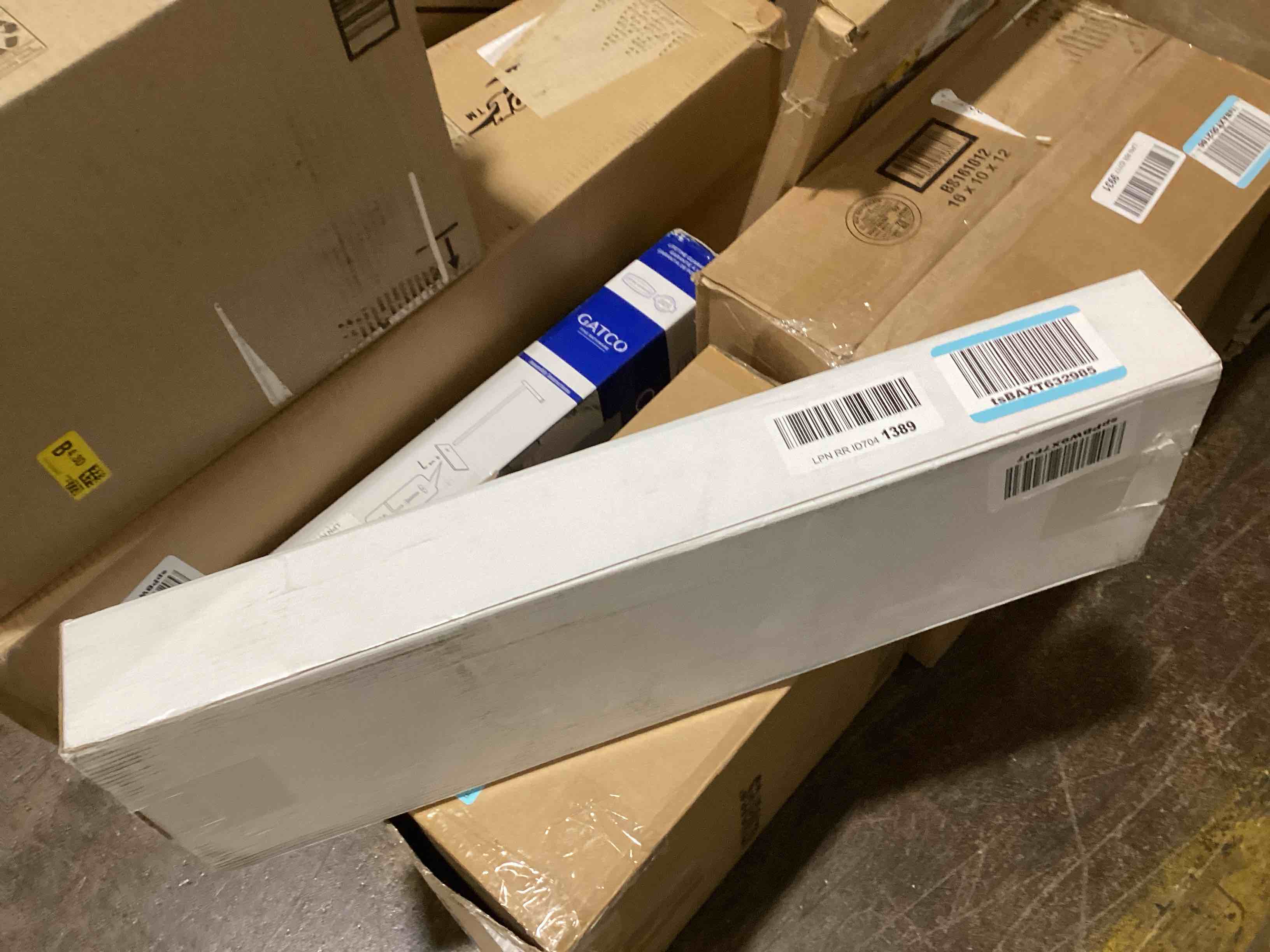 https://s3.amazonaws.com/lotting-images-prod/bidfta/BLU5982142_1709223897900.jpeg