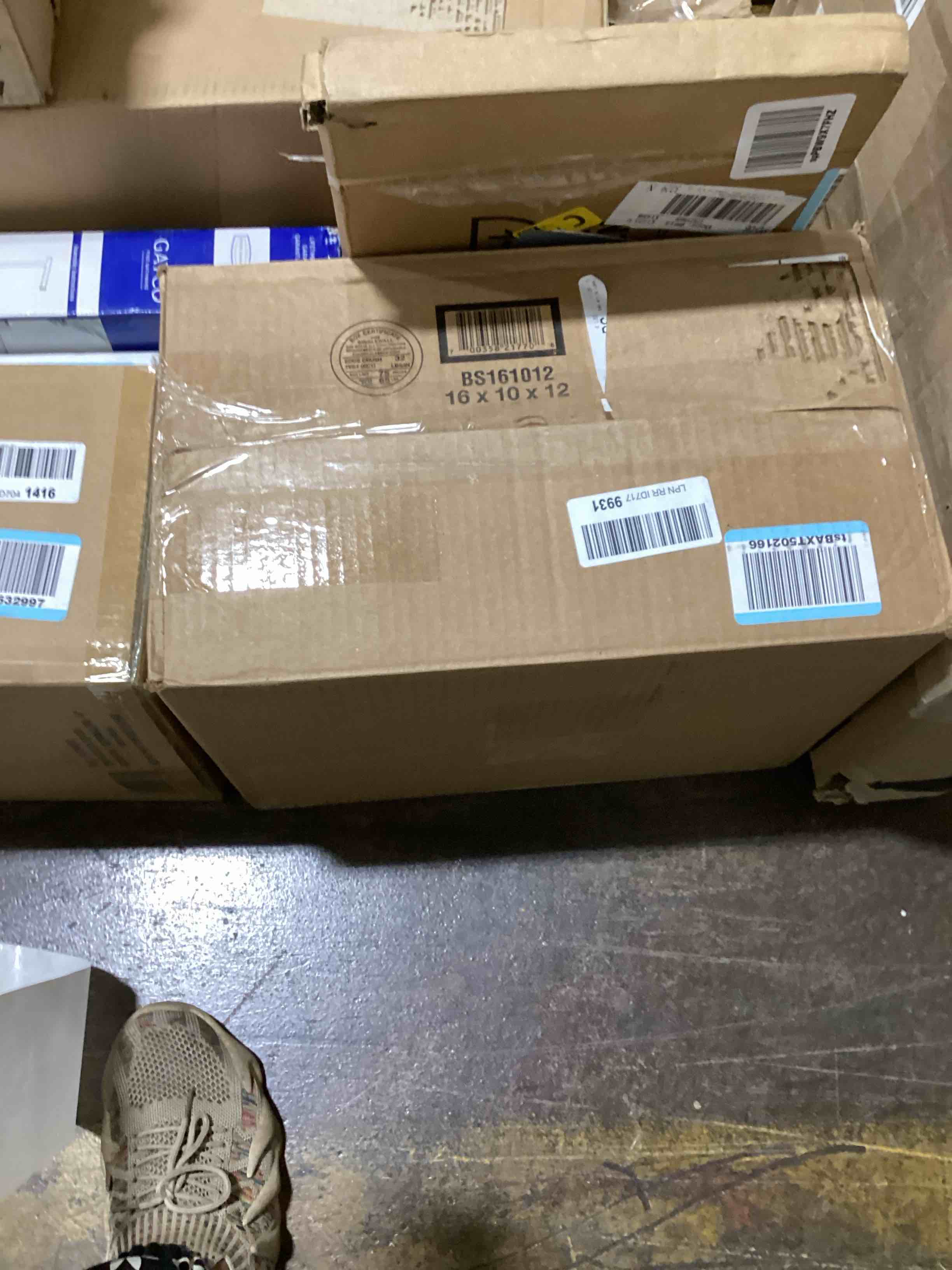 https://s3.amazonaws.com/lotting-images-prod/bidfta/BLU5982143_1709223827310.jpeg