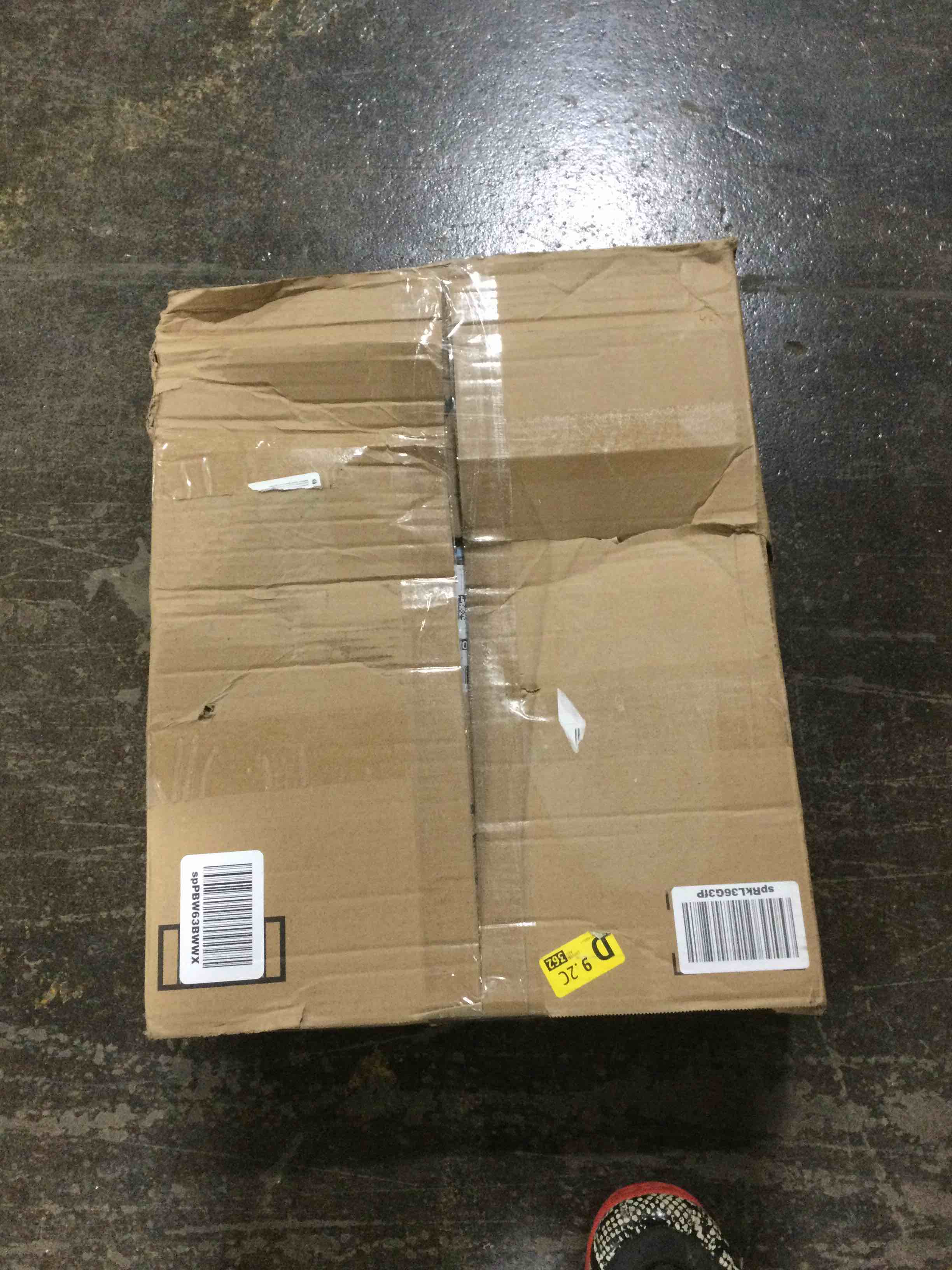 https://s3.amazonaws.com/lotting-images-prod/bidfta/BLU5982629_1707855192872.jpeg