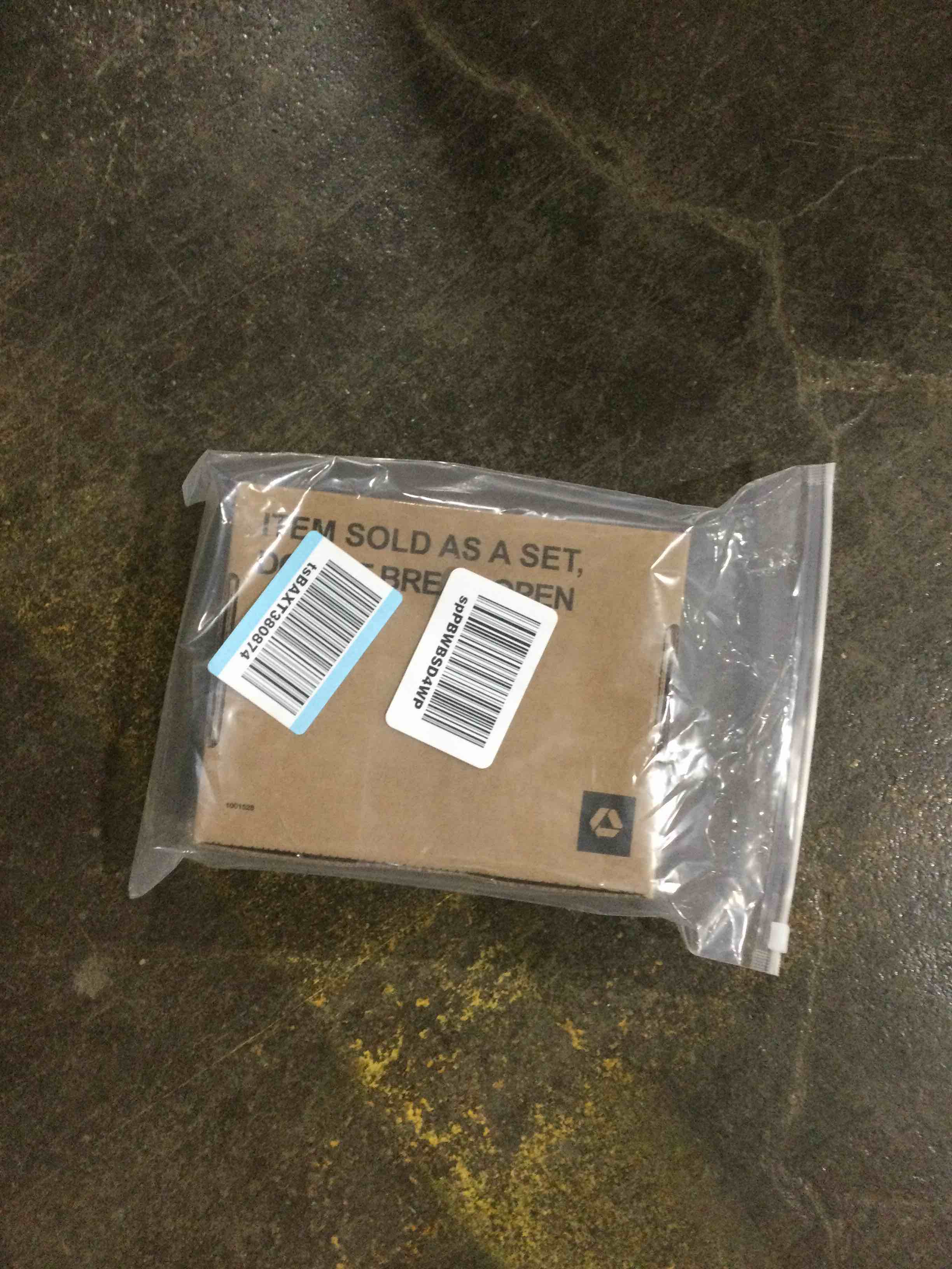 https://s3.amazonaws.com/lotting-images-prod/bidfta/BLU5982668_1707861491729.jpeg