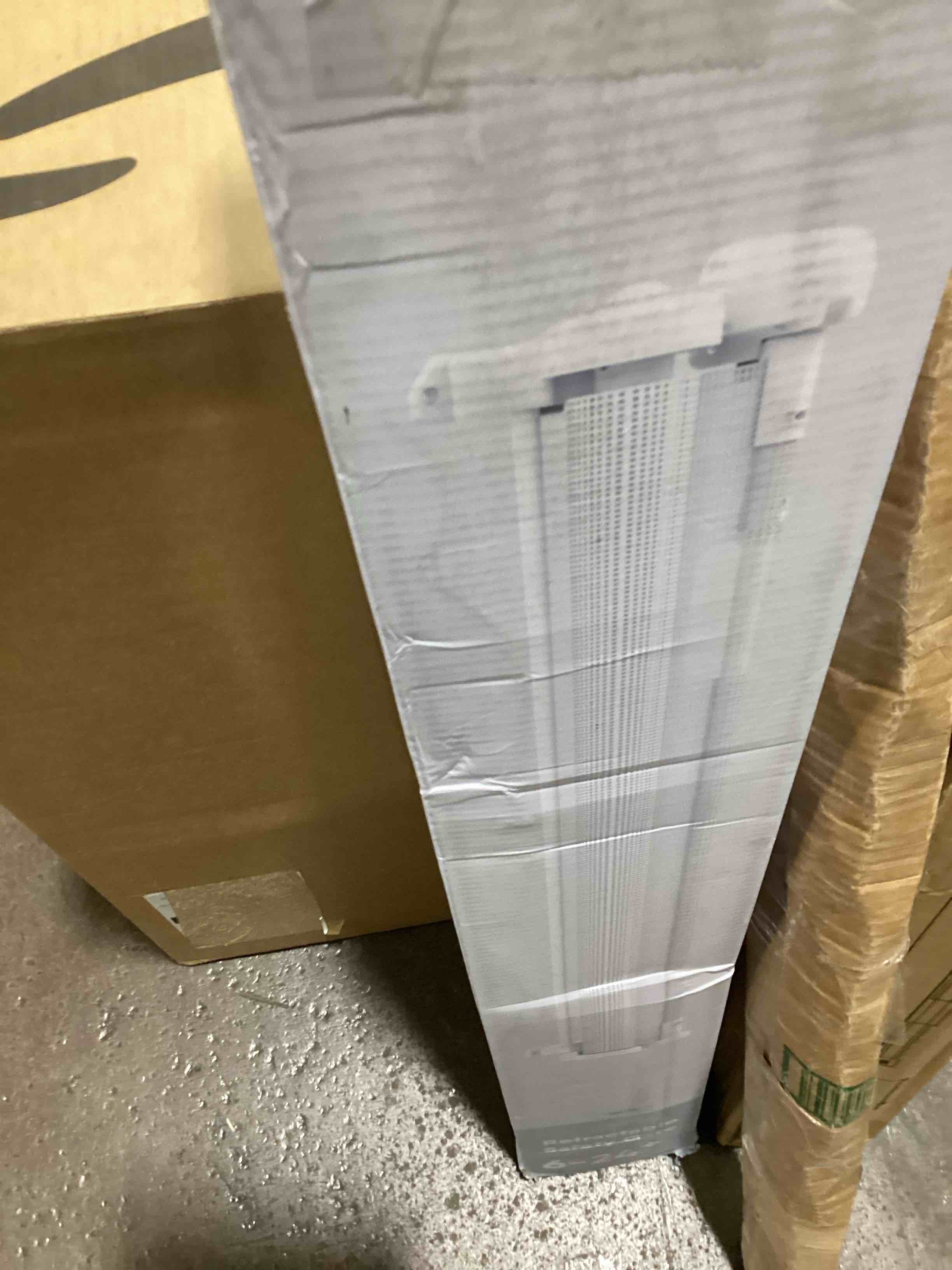 https://s3.amazonaws.com/lotting-images-prod/bidfta/BLU5982684_1707858978897.jpeg