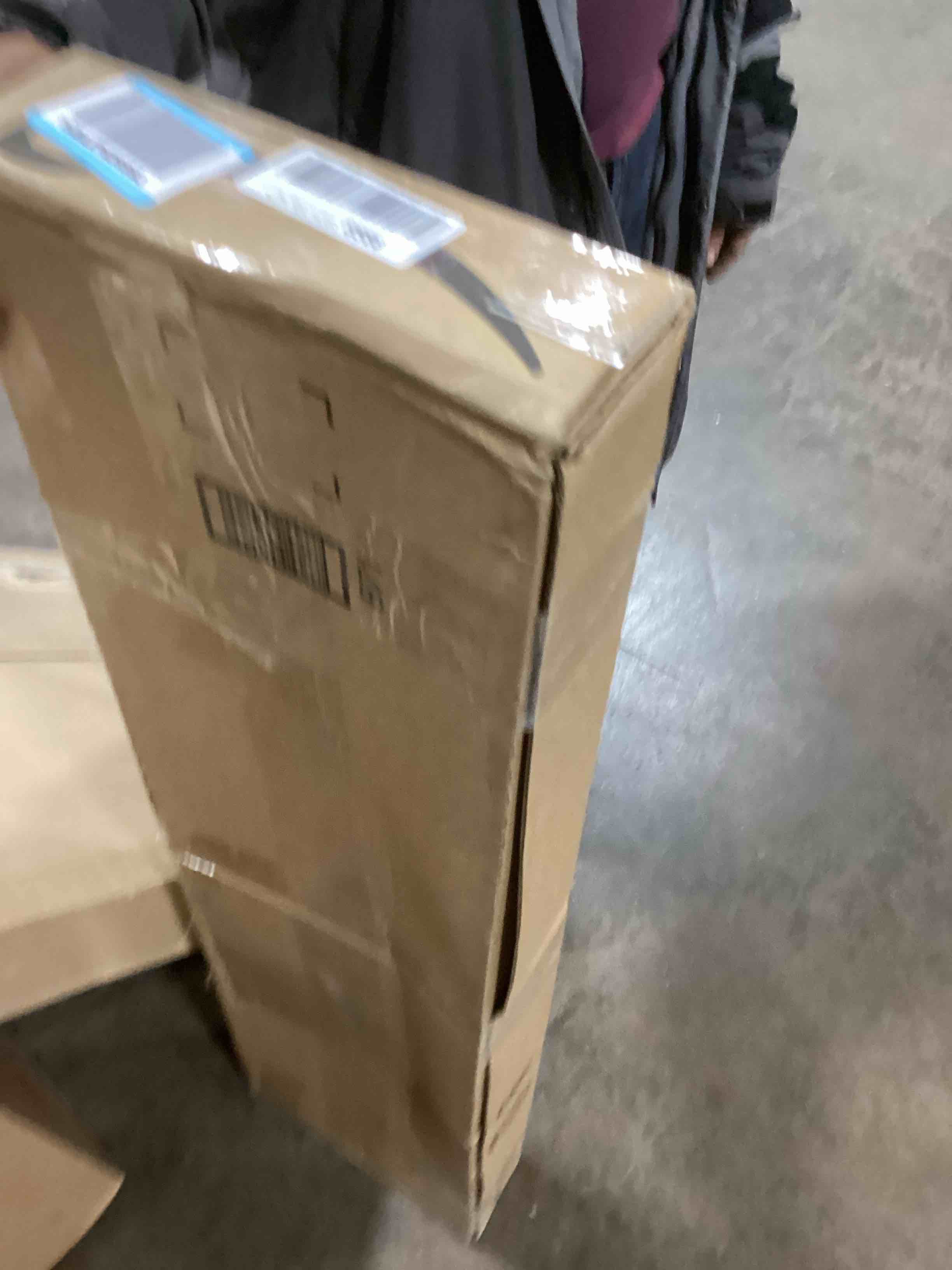 https://s3.amazonaws.com/lotting-images-prod/bidfta/BLU5982789_1707941763742.jpeg