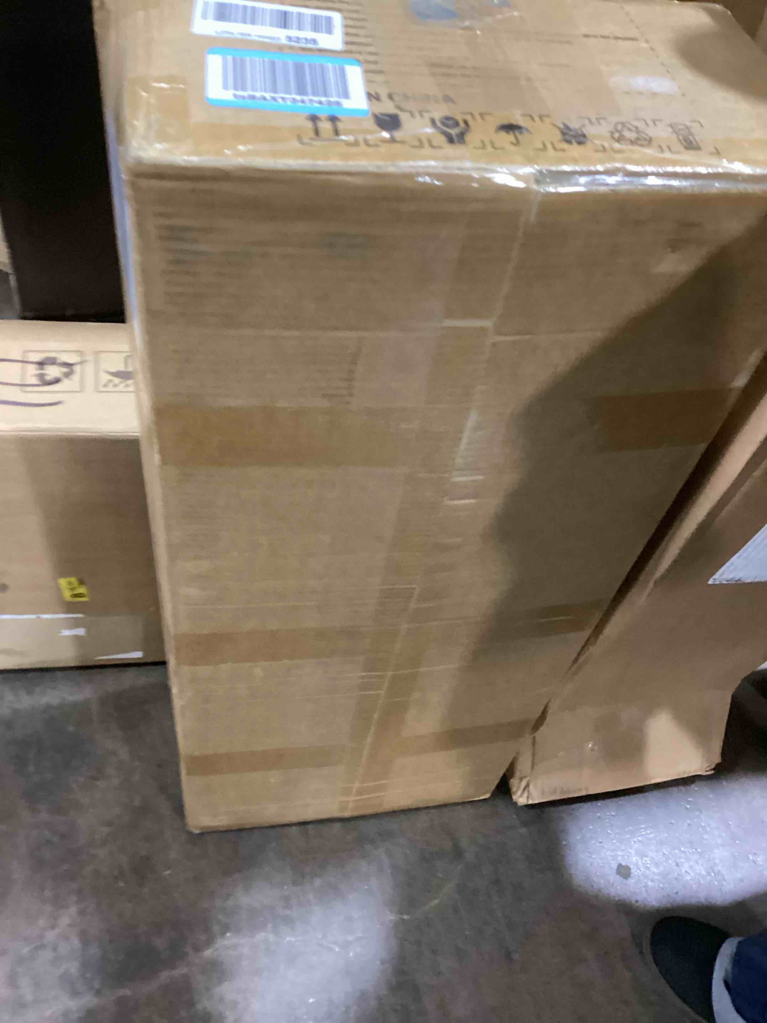 https://s3.amazonaws.com/lotting-images-prod/bidfta/BLU5982818_1707942705170.jpeg