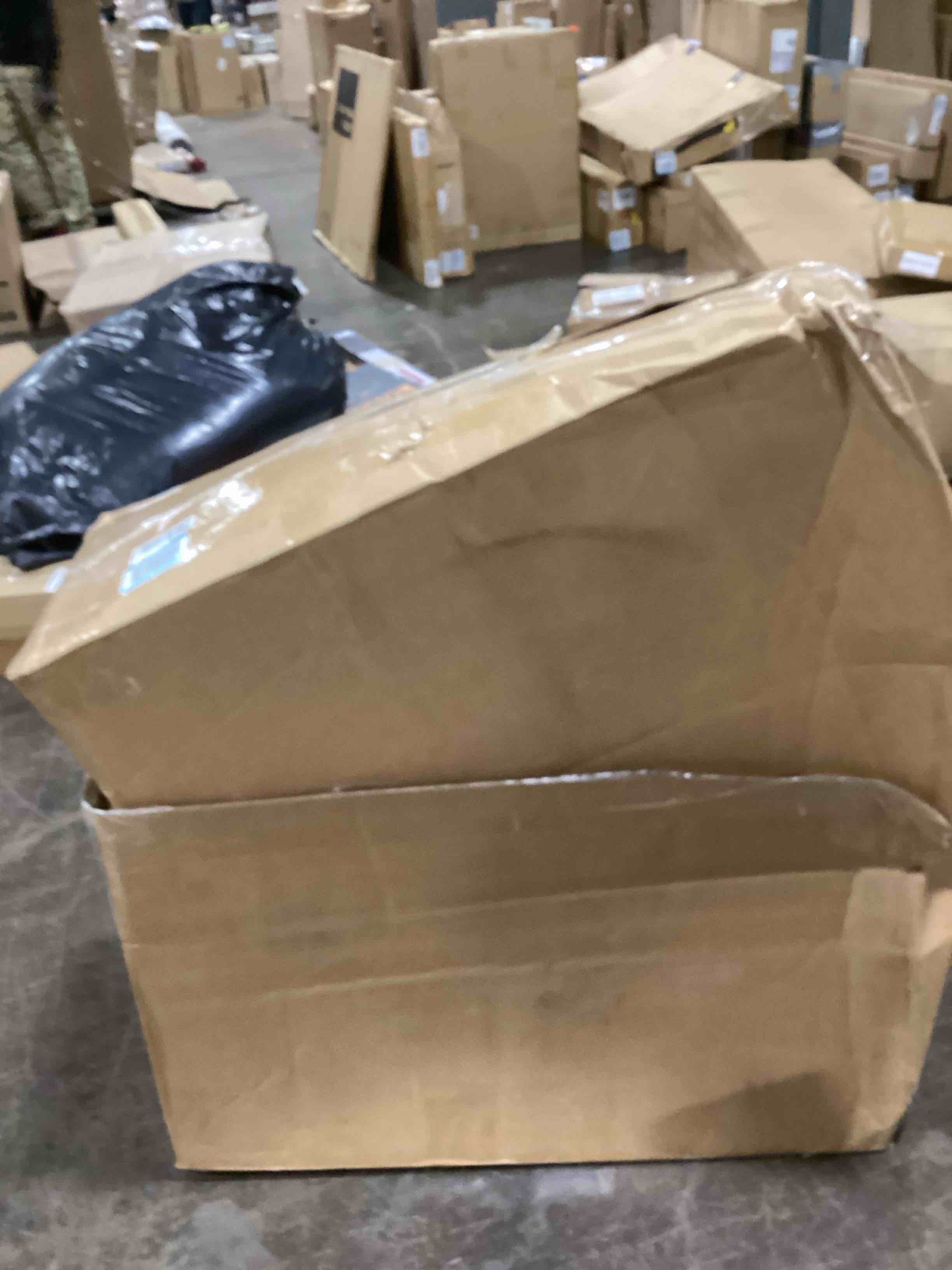 https://s3.amazonaws.com/lotting-images-prod/bidfta/BLU5983045_1708093518501.jpeg